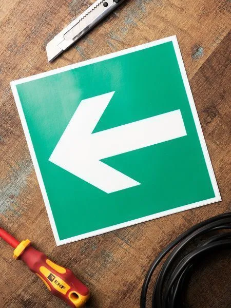 Знак наклейка E02-01 "Направляющая стрелка" (200х200) EKF - Фото 4