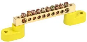 Шина PE "земля" на двух угловых изоляторах ШНИ-6х9-10-У2-Ж IEK YNN10-69-10C2-K05