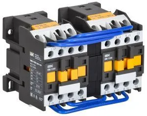 Контактор КМИ-11230 реверс 12А 230В/АС3 2NO IEK 