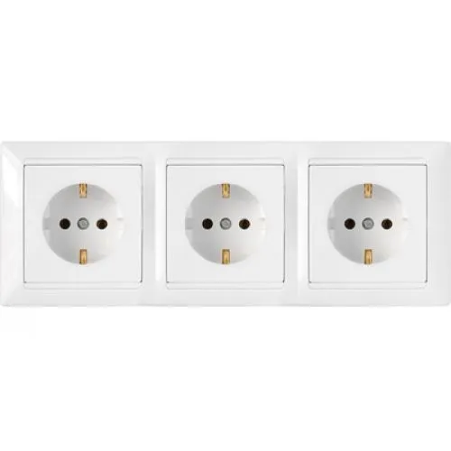 Розетка штепсельная трехместная для скрытой установки с заземляющим контактом на шинах РС16-354