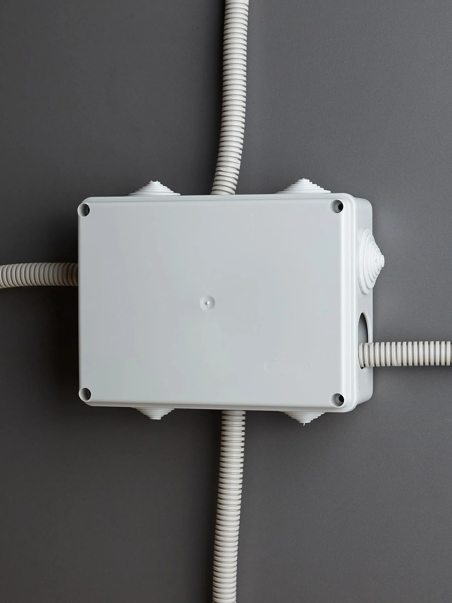 Коробка распаячная КМ41243 для открытой проводки безгалогенная (HF) 190х140х70мм IP44 10 гермовводов серая IEK - Фото 3