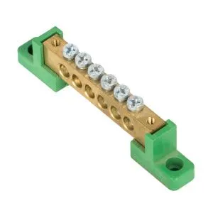 Шина "0" PE 8x12мм 6 отверстий латунь с контактной пластиной 2 зелёных угловых изолятора 