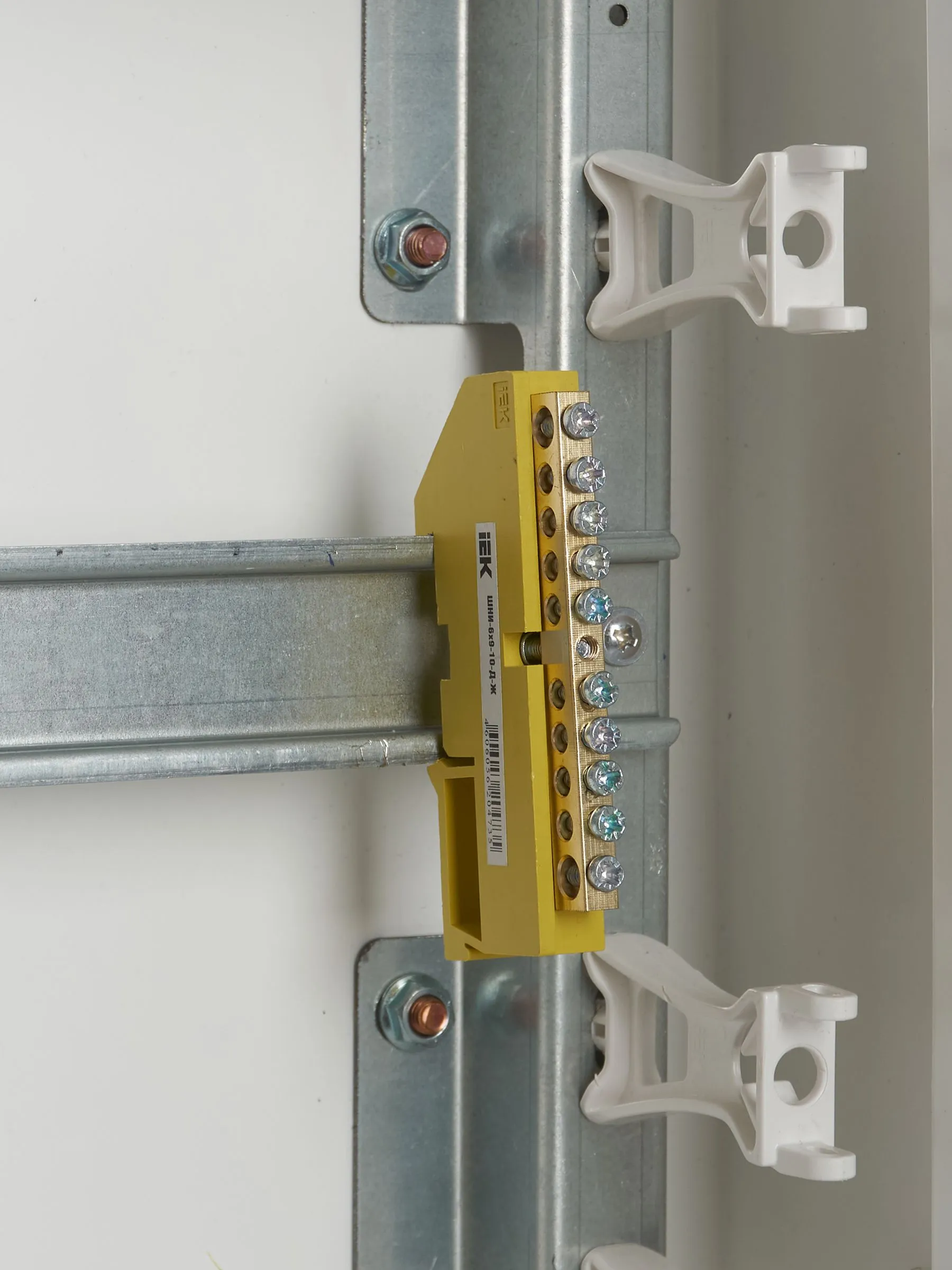 Шина PE "земля" на DIN-изол ШНИ-6х9-10-Д-Ж IEK - Фото 2