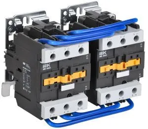 Контактор КМИ-49532 реверс 95А 230В/АС3 2NO;2NC IEK 