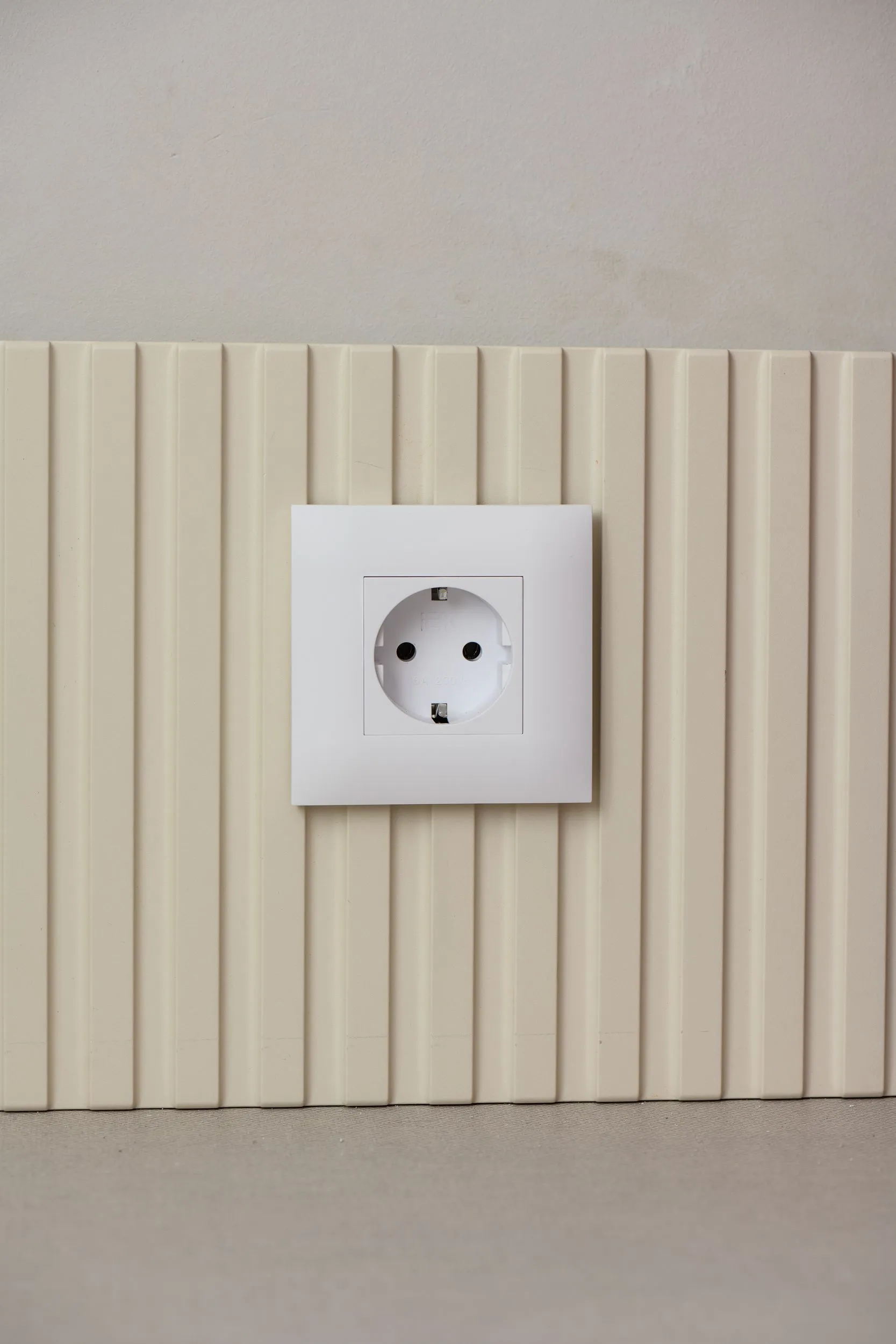 SKANDY Розетка с заземлением без защитных шторок 16А SK-R05W арктический белый IEK - Фото 5