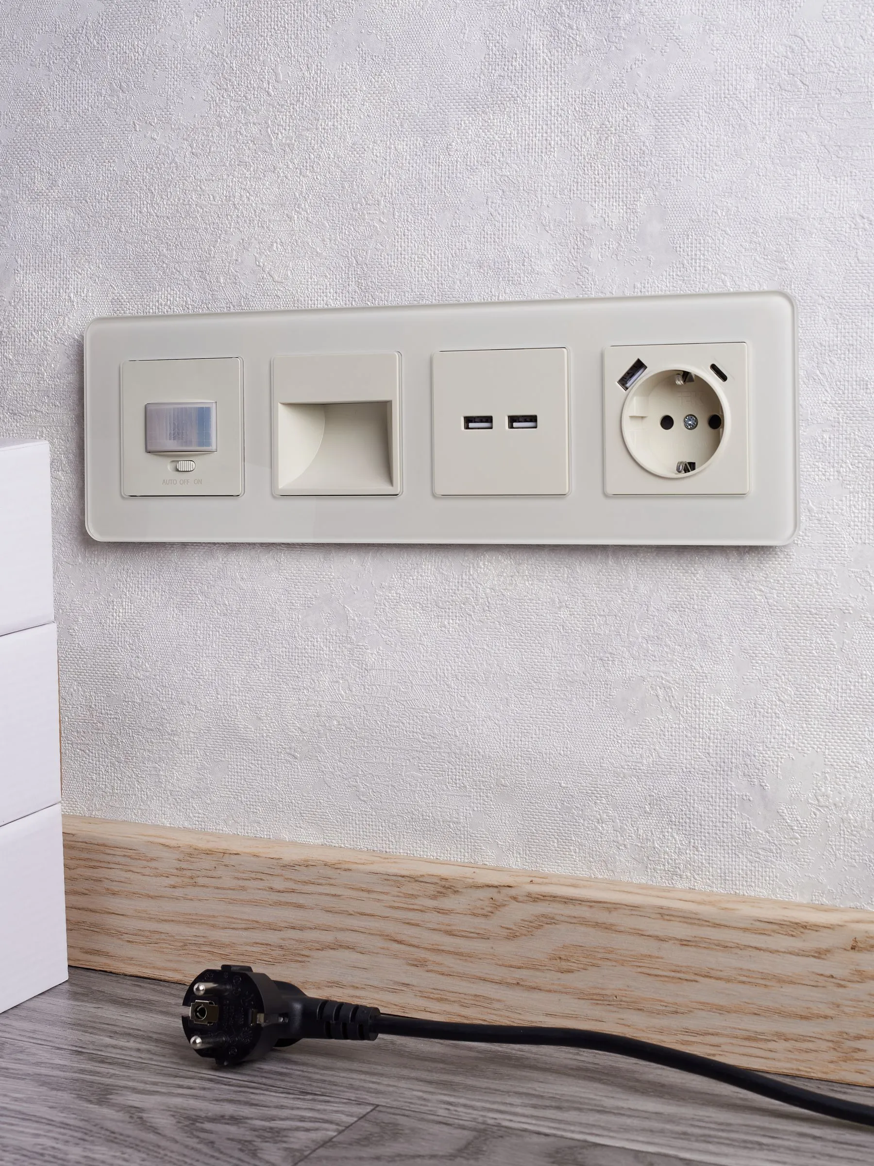 BRITE Розетка 1-местная с заземлением с защитными шторками 16А с USB A+C 18Вт РЮш11-1-БрКр бежевый IEK - Фото 6