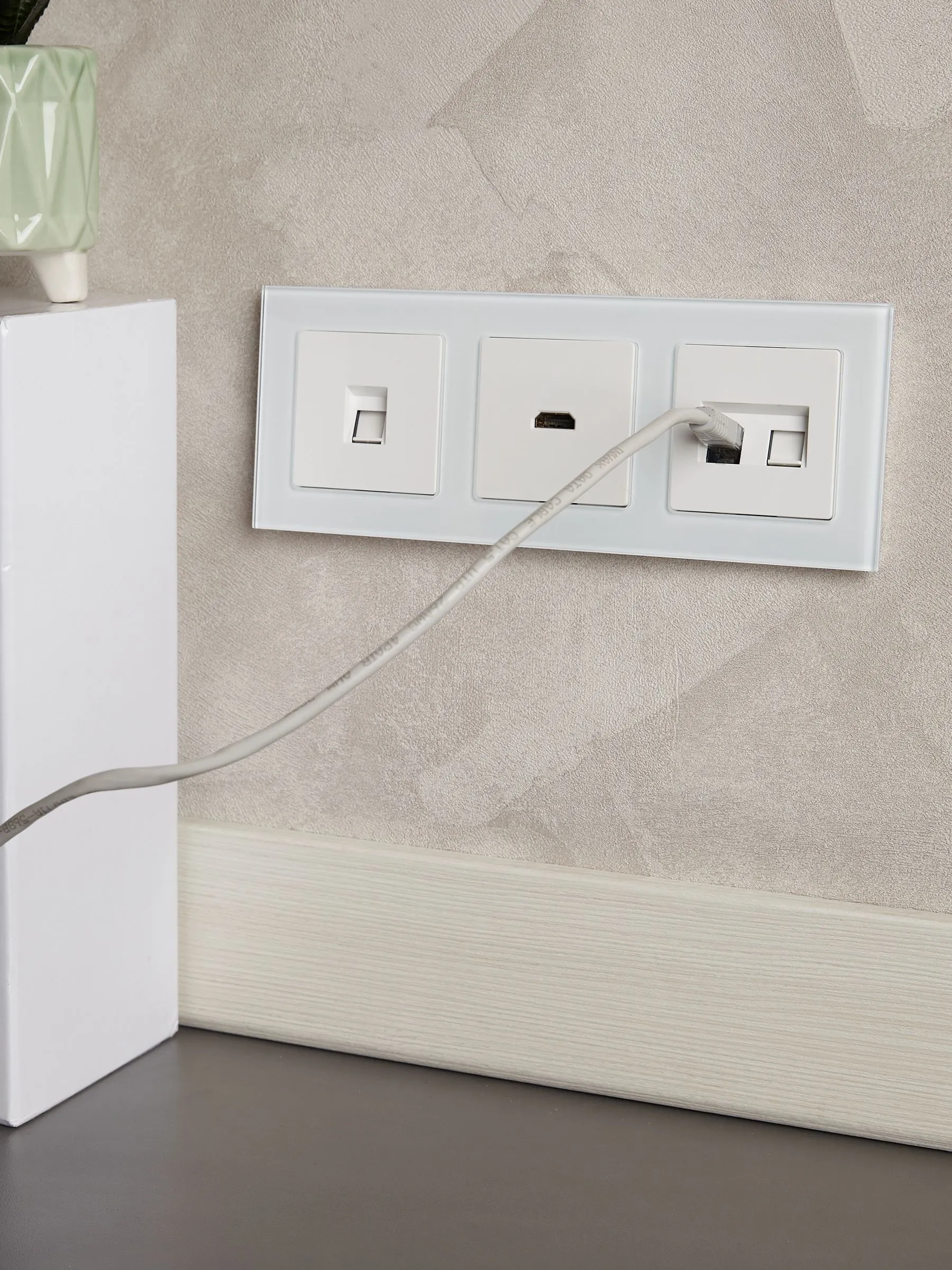 BRITE Рамка 3 -местная РУ-3-2-БрБ стекло белый IEK - Фото 4