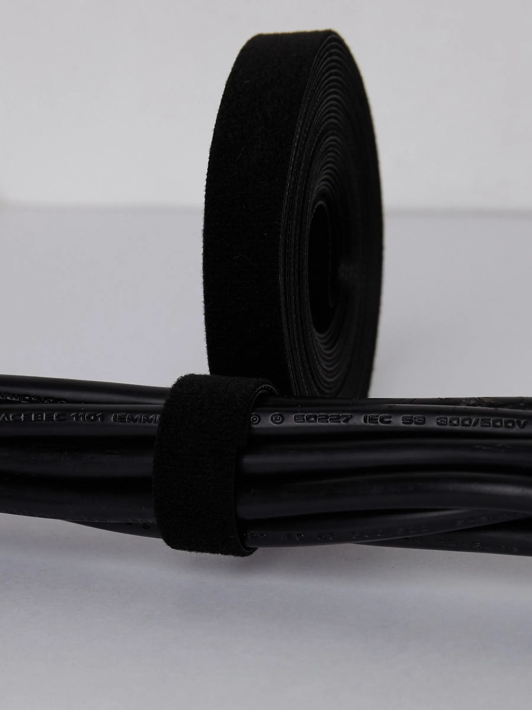 Хомут-липучка ХКл 16мм черный (5м/ролл) IEK - Фото 6