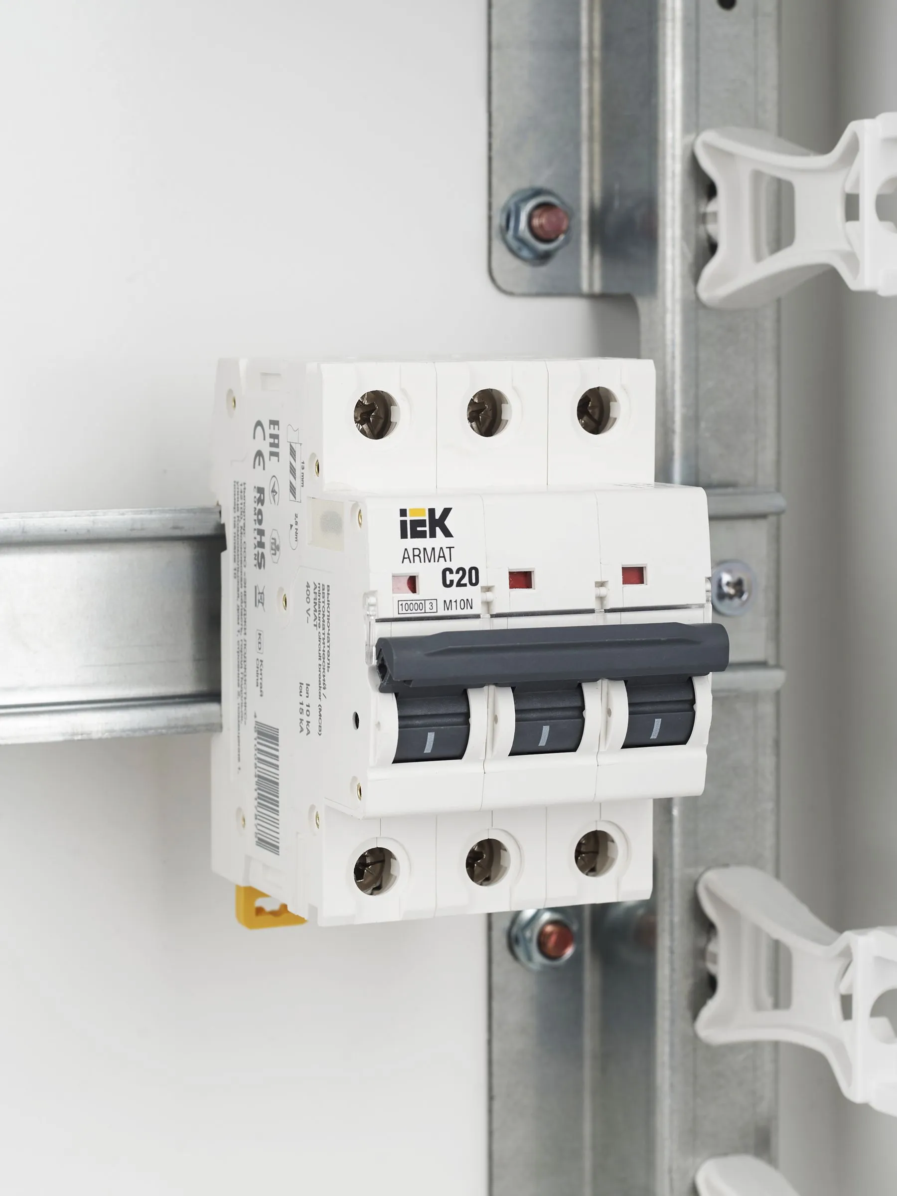 ARMAT Автоматический выключатель M10N 3P C 20А IEK - Фото 4