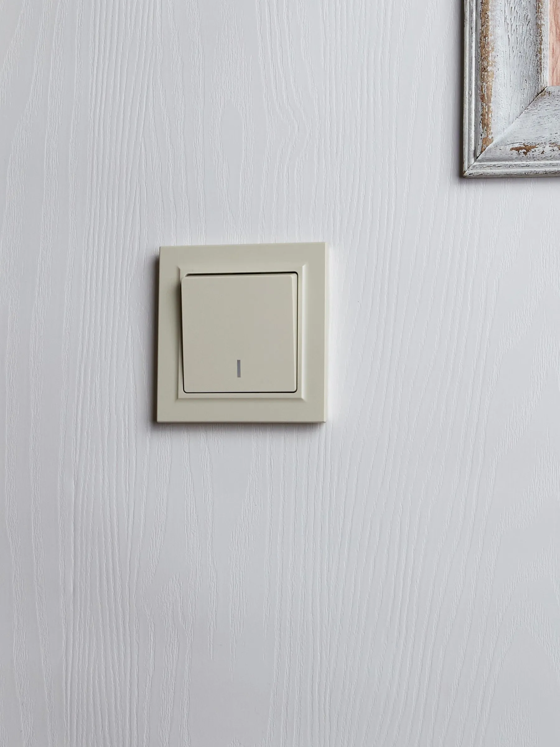 BRITE Выключатель 1-клавишный с индикацией 10А ВС10-1-1-БрКр бежевый IEK - Фото 7