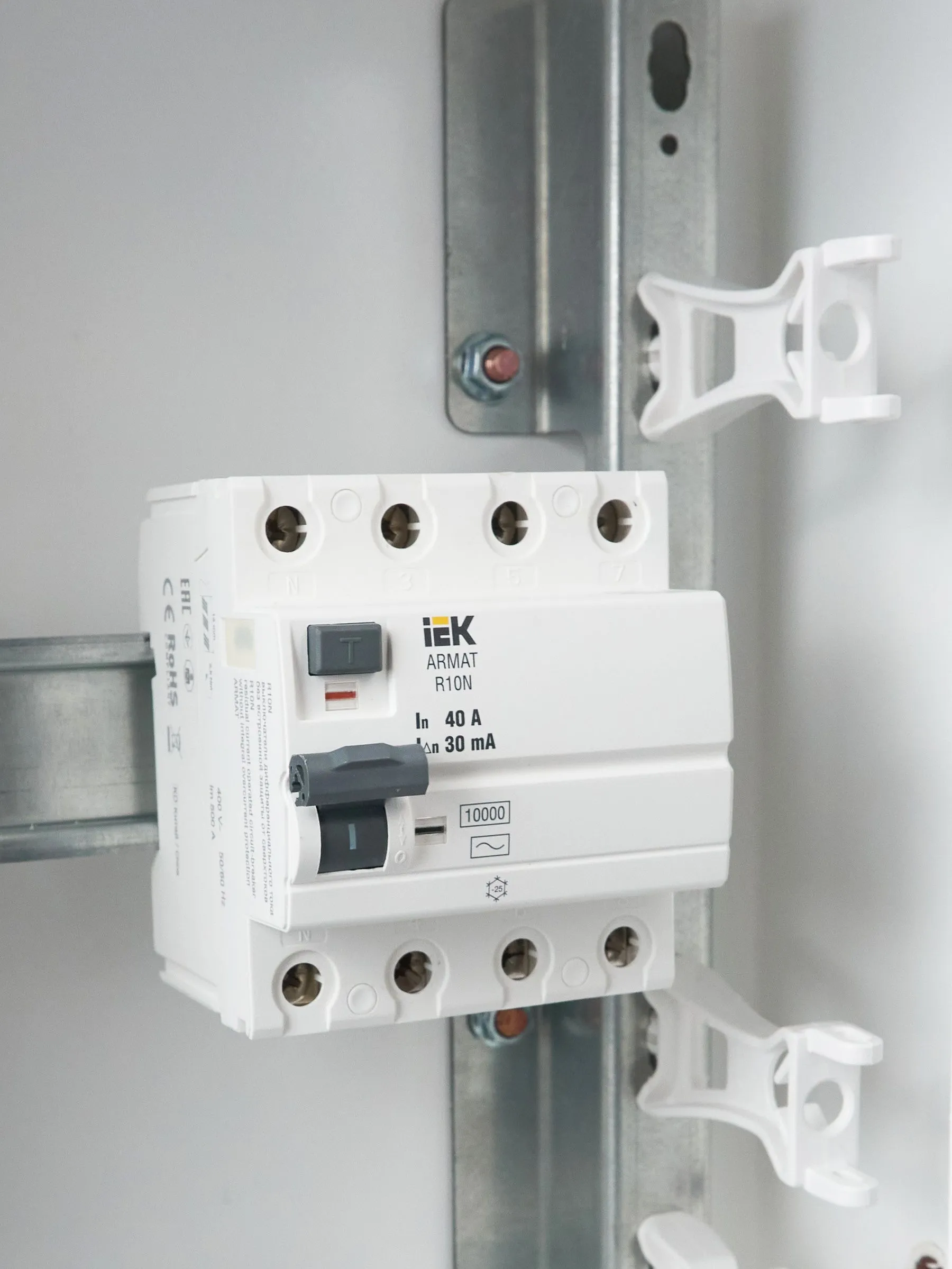 ARMAT Выключатель дифференциального тока R10N 4P 40А 30мА тип AC IEK - Фото 9
