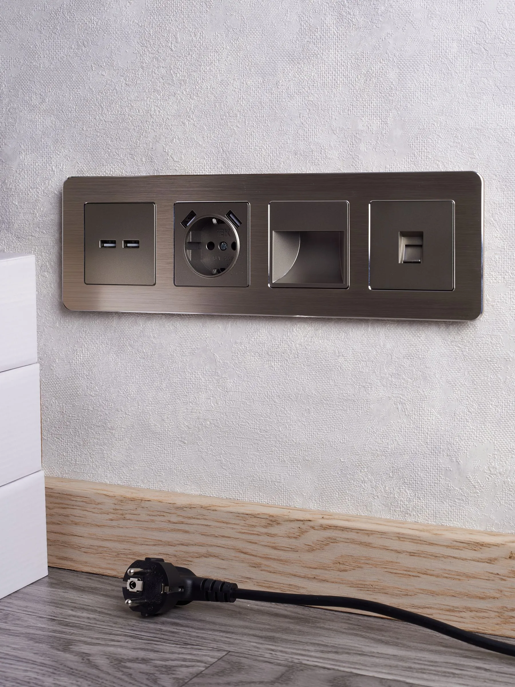 BRITE Рамка 4-местная РУ-4-1-Бр металл шампань RE AL IEK - Фото 6