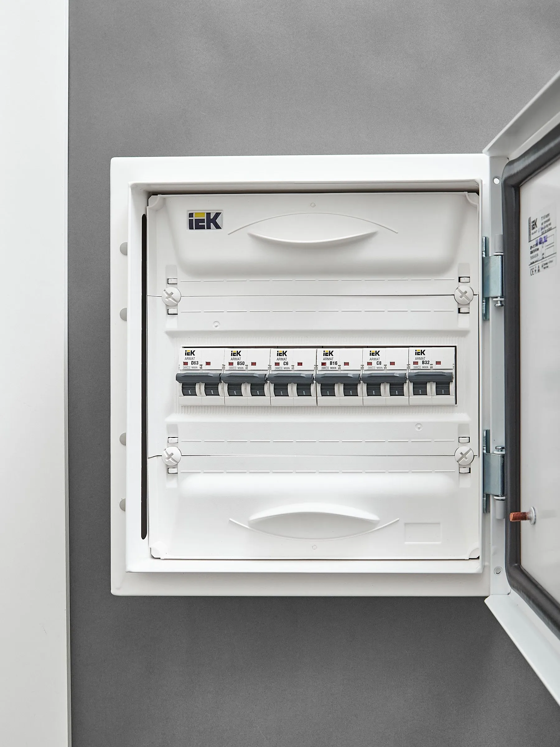ARMAT Автоматический выключатель M06N 2P C 6А IEK - Фото 6