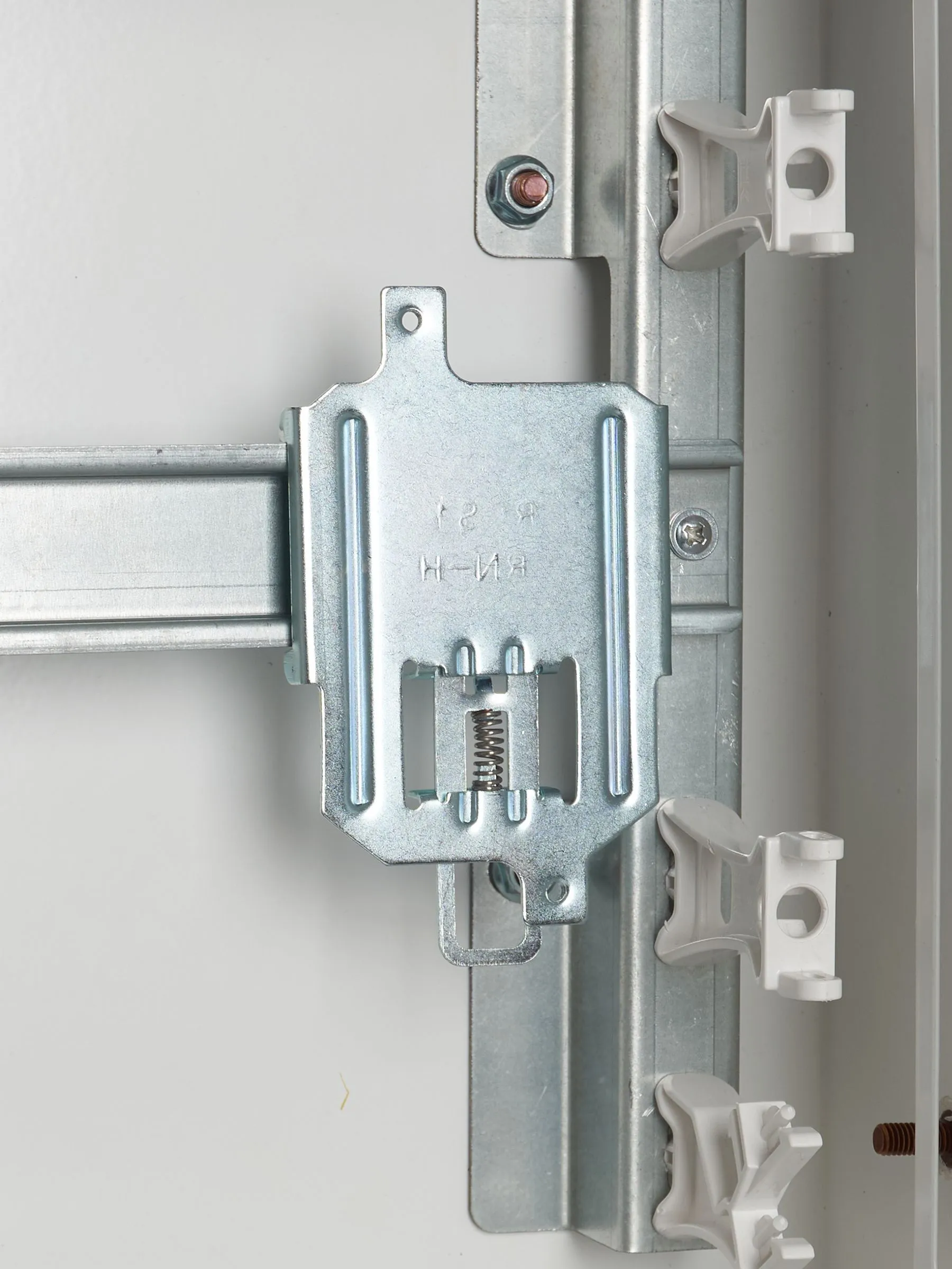 Скоба RCS-1 на DIN-рейку для ВА88-32 IEK - Фото 4