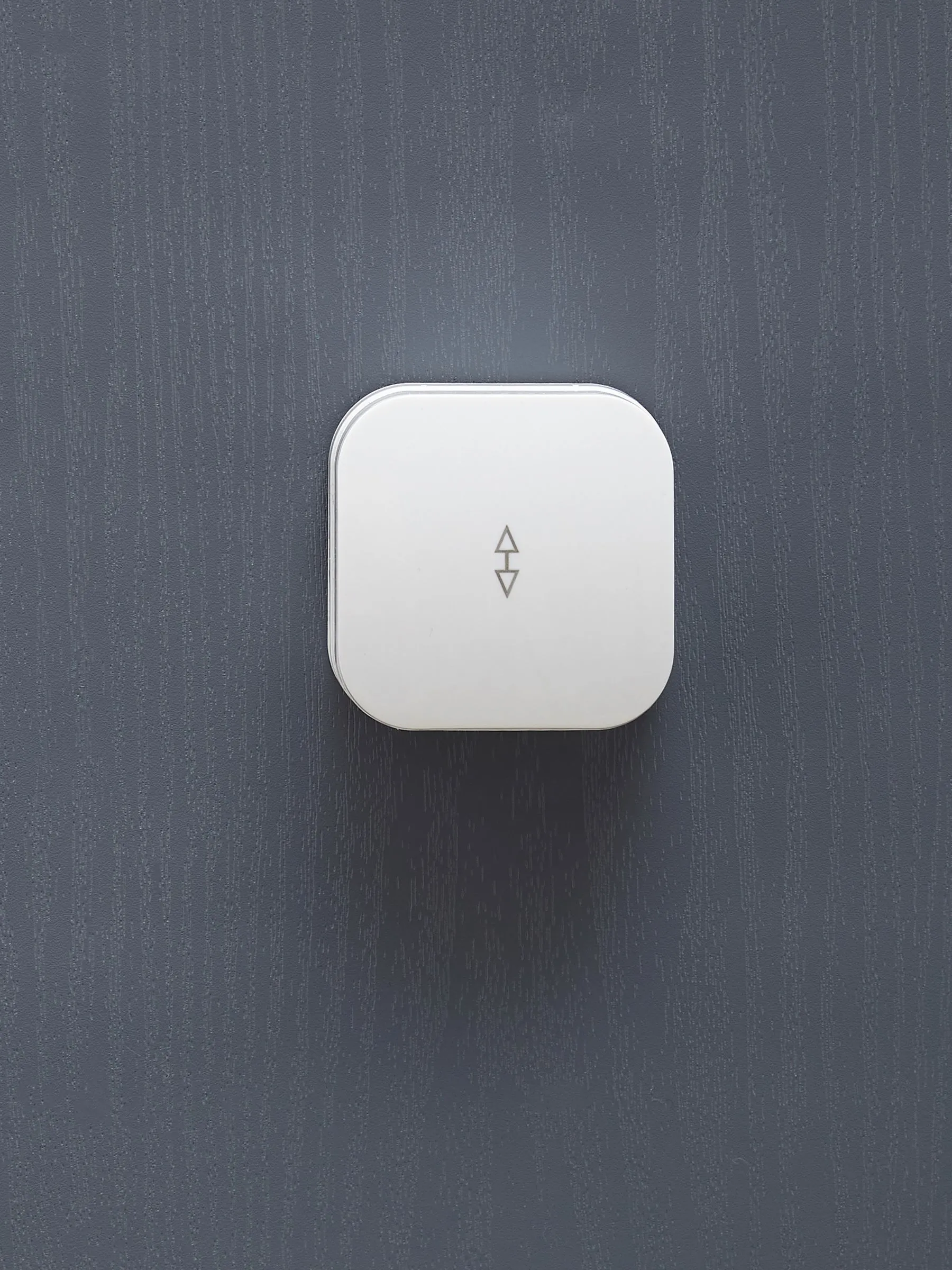 GLORY Выключатель 1-клавишный для открытой установки проходной 10А ВСп10-1-0-ХБ белый IEK