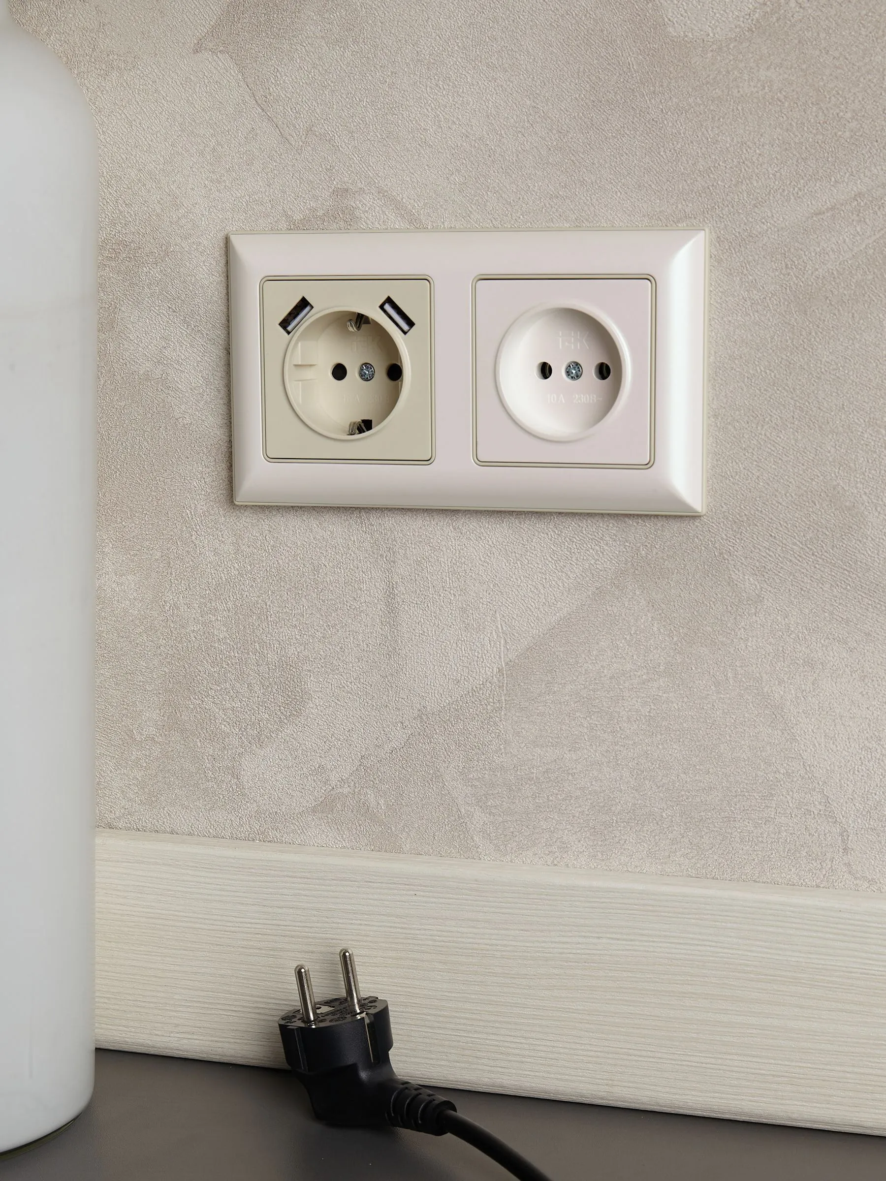 BRITE Розетка 1-местная без заземления без защитных шторок 10А РС10-1-0-БрЖ жемчуг IEK - Фото 2