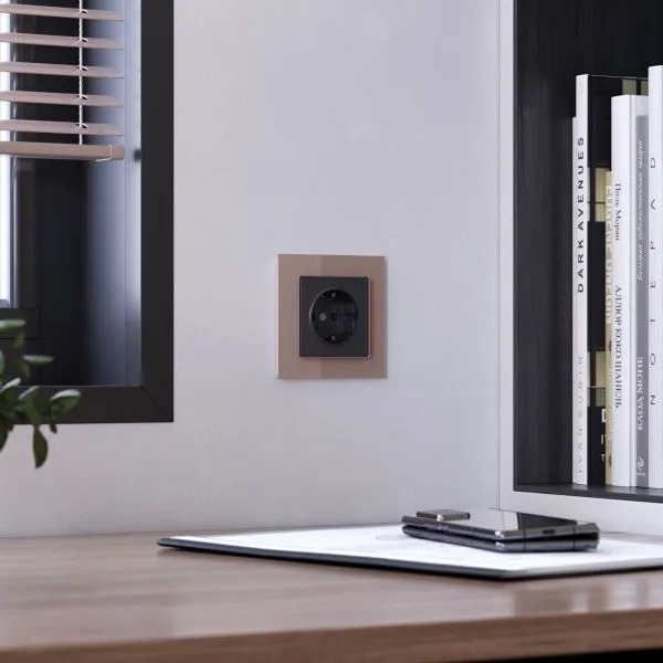 Рамка на 1 пост Favorit (латте, стекло) Werkel