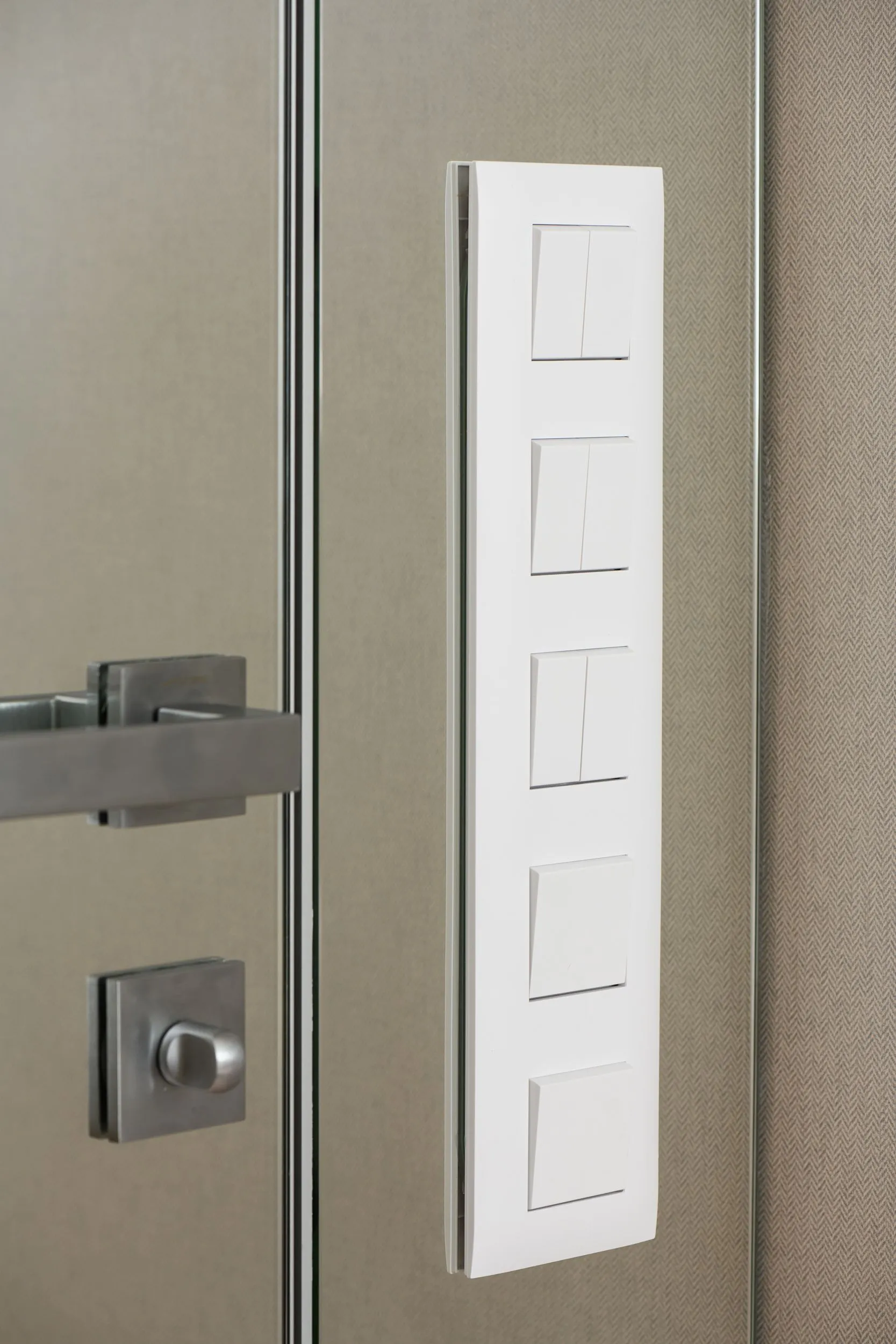 SKANDY Рамка 5-местная SK-F05W арктический белый IEK - Фото 5