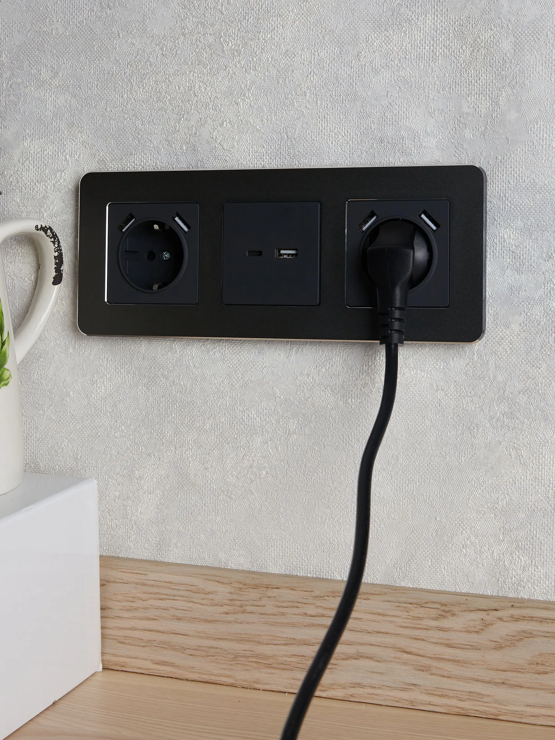 BRITE Розетка USB A+C 18Вт РЮ11-1-БрГ графит IEK - Фото 3