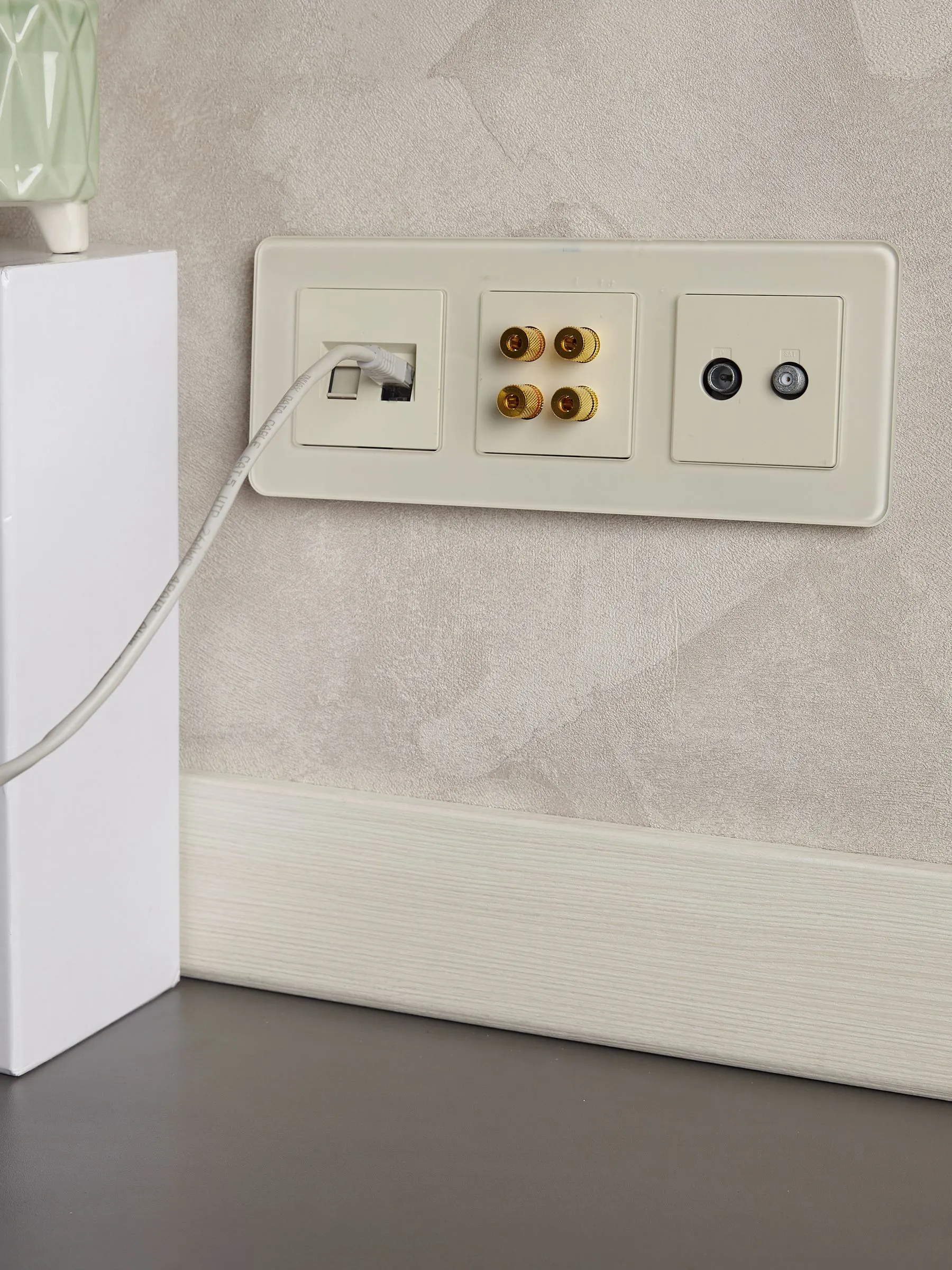 BRITE Рамка 3-местная РУ-3-2-Бр стекло песчаный RE IEK - Фото 7