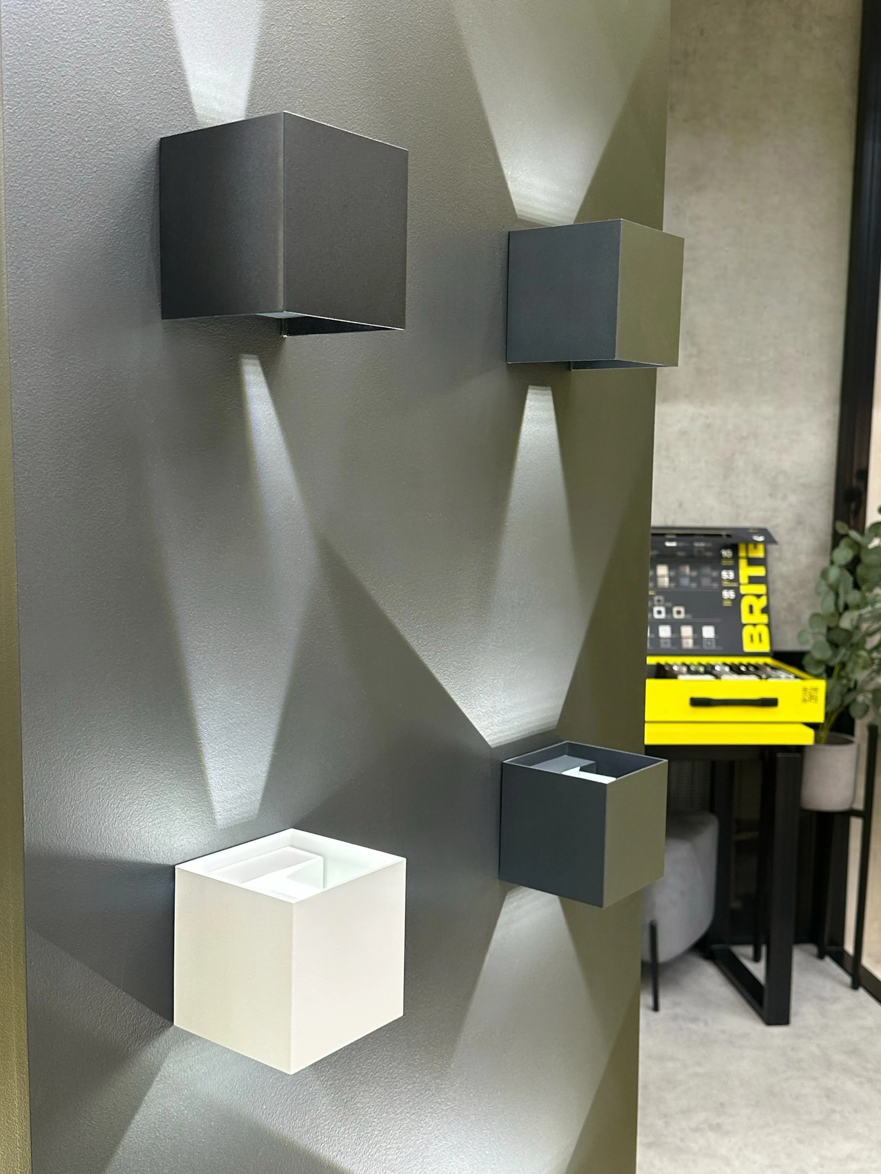 LIGHTING Светильник уличный светодиодный 5111 настенный 6Вт 4000К IP65 черный IEK - Фото 4