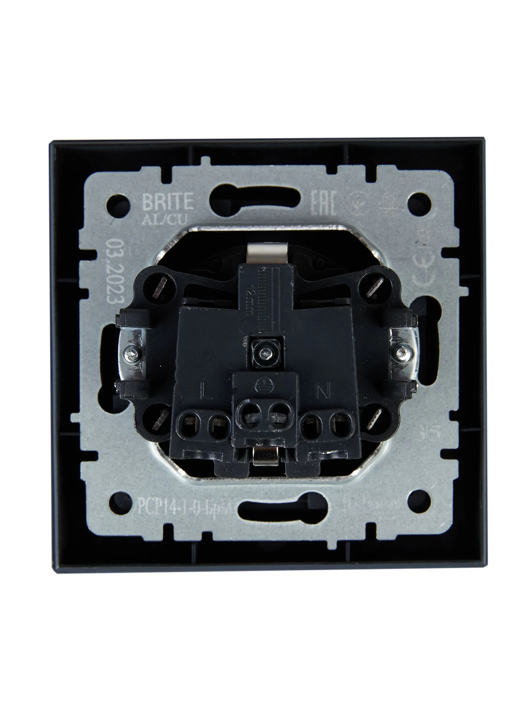 BRITE Розетка 1-местная с заземлением с защитными шторками 16А в сборе РСР14-1-0-БрМ маренго IEK - Фото 5