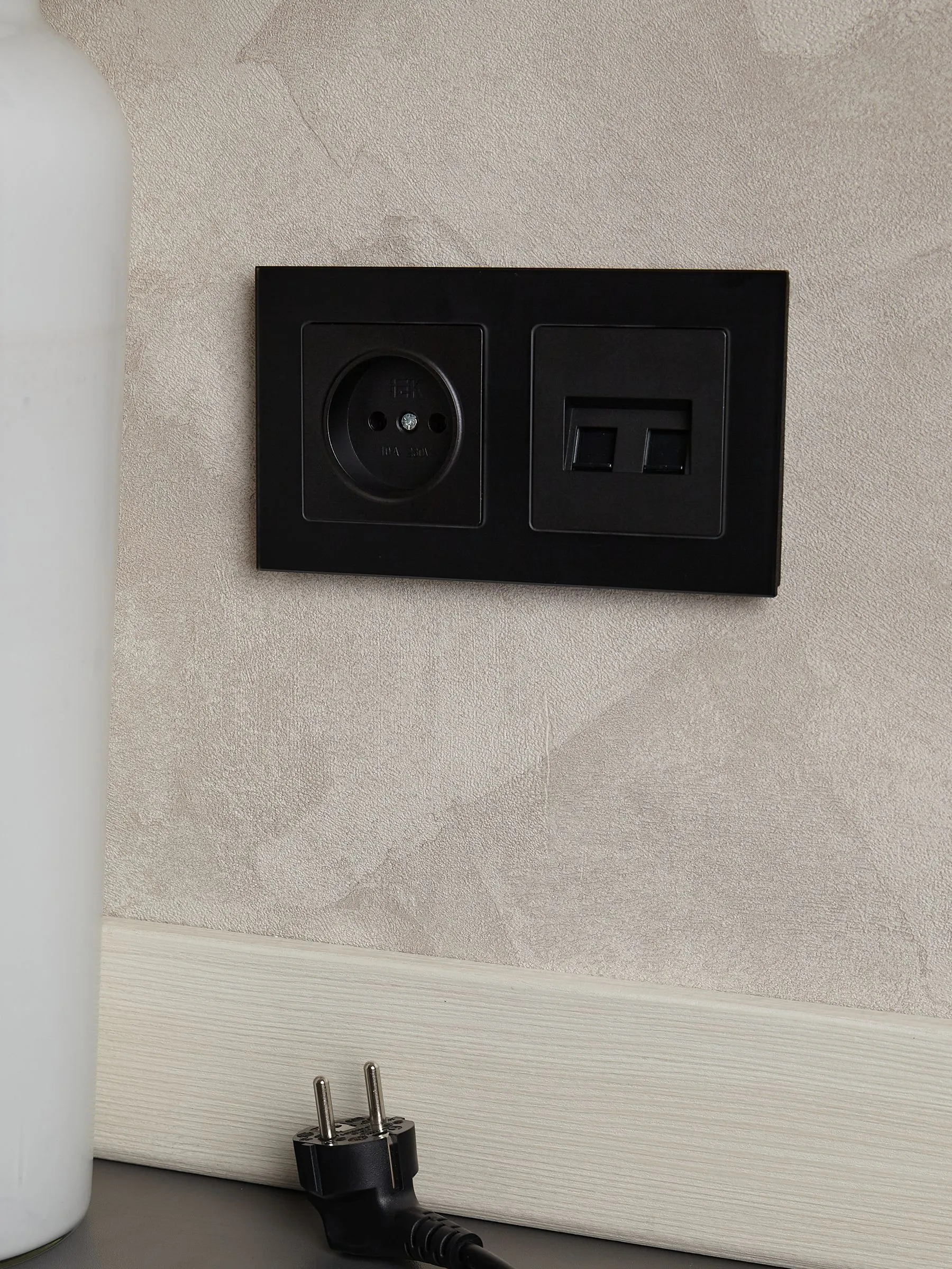 BRITE Рамка 2-местная РУ-2-2-Бр стекло черный матовый IEK - Фото 4