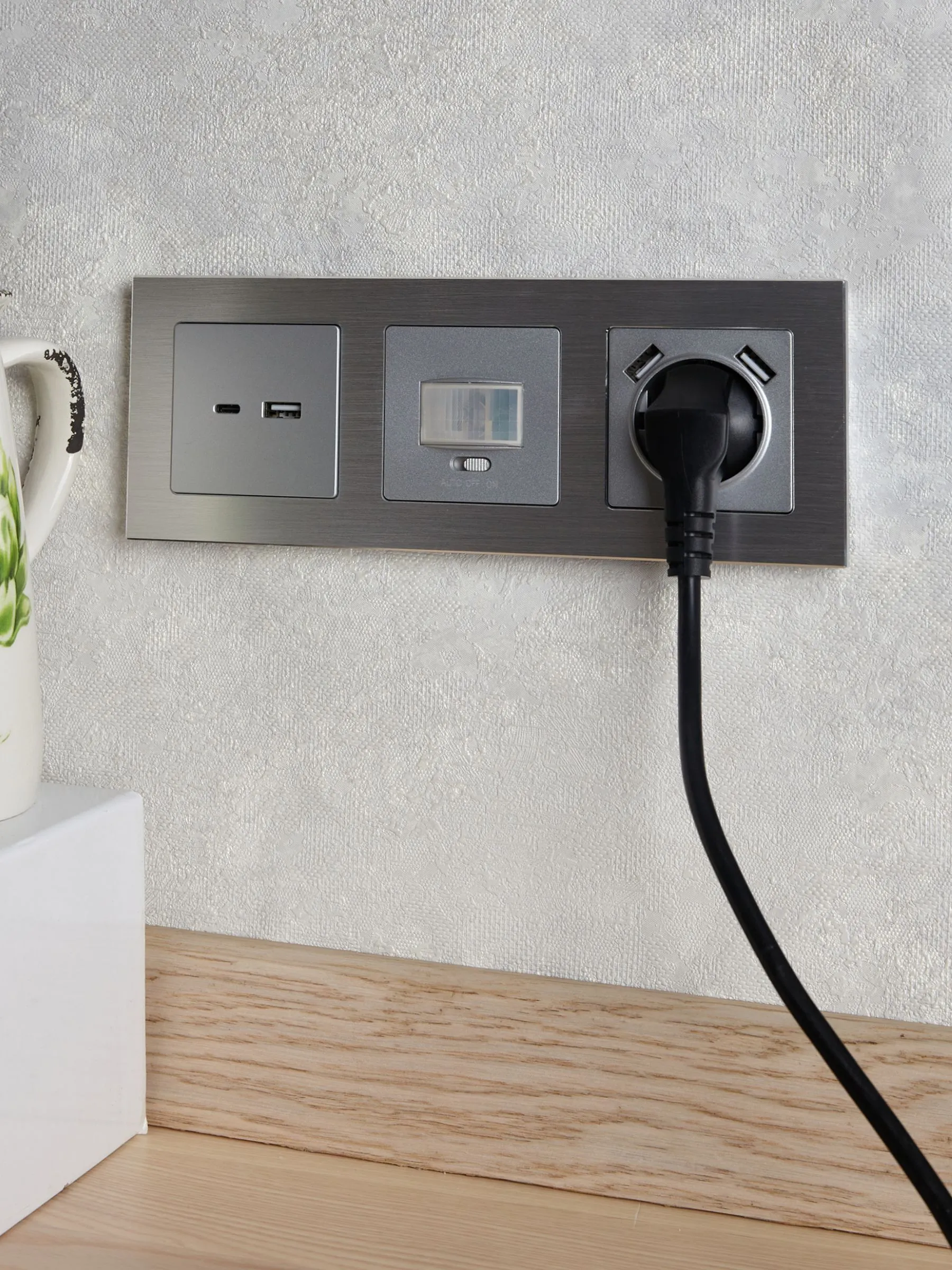 BRITE Розетка USB A+C 18Вт РЮ11-1-БрА алюминий IEK - Фото 2