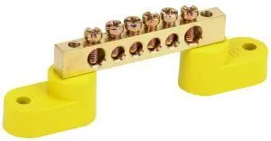 Шина PE "земля" на двух угловых изоляторах ШНИ-6х9-6-У2-Ж IEK YNN10-69-6C2-K05