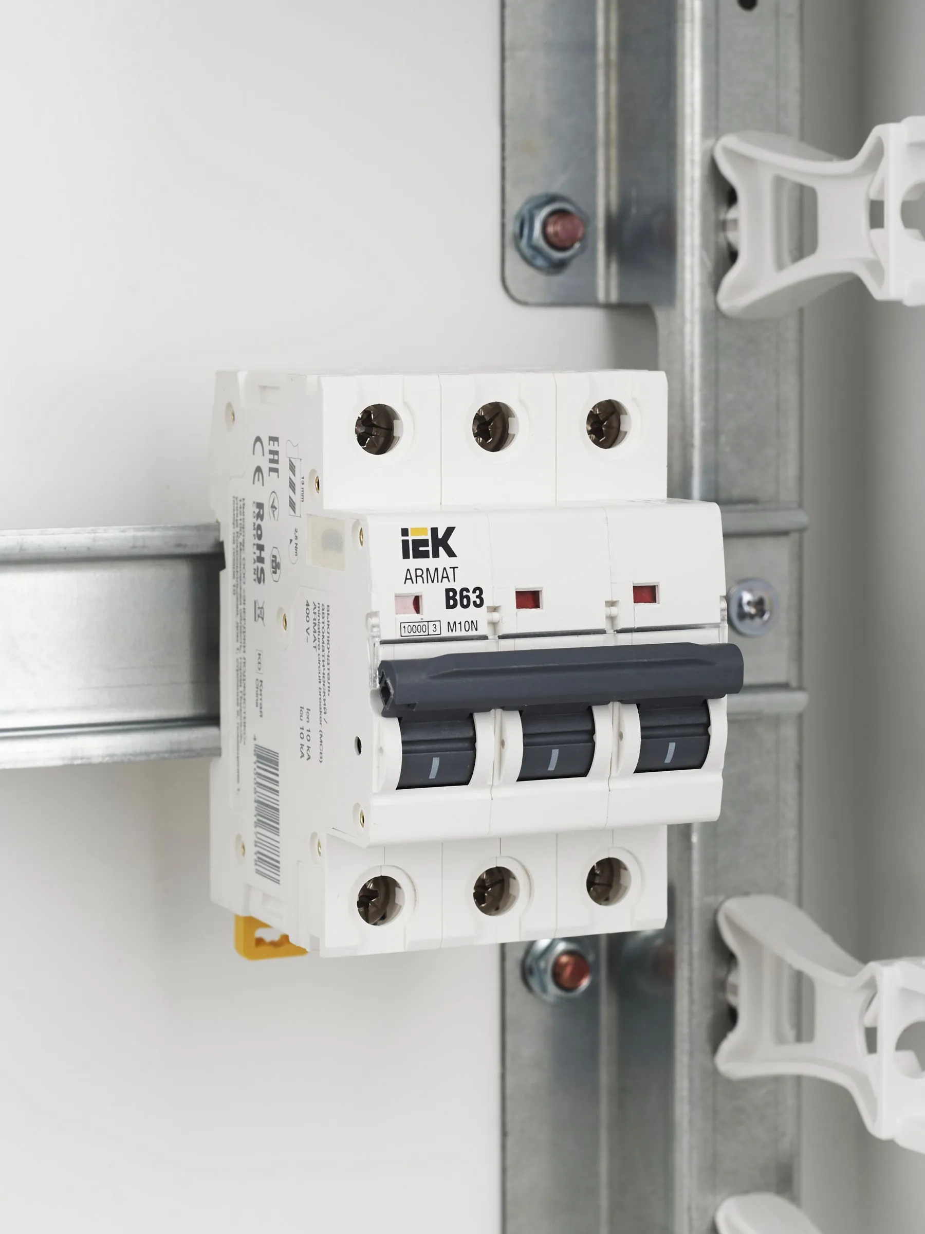 ARMAT Автоматический выключатель M10N 3P B 63А IEK - Фото 8