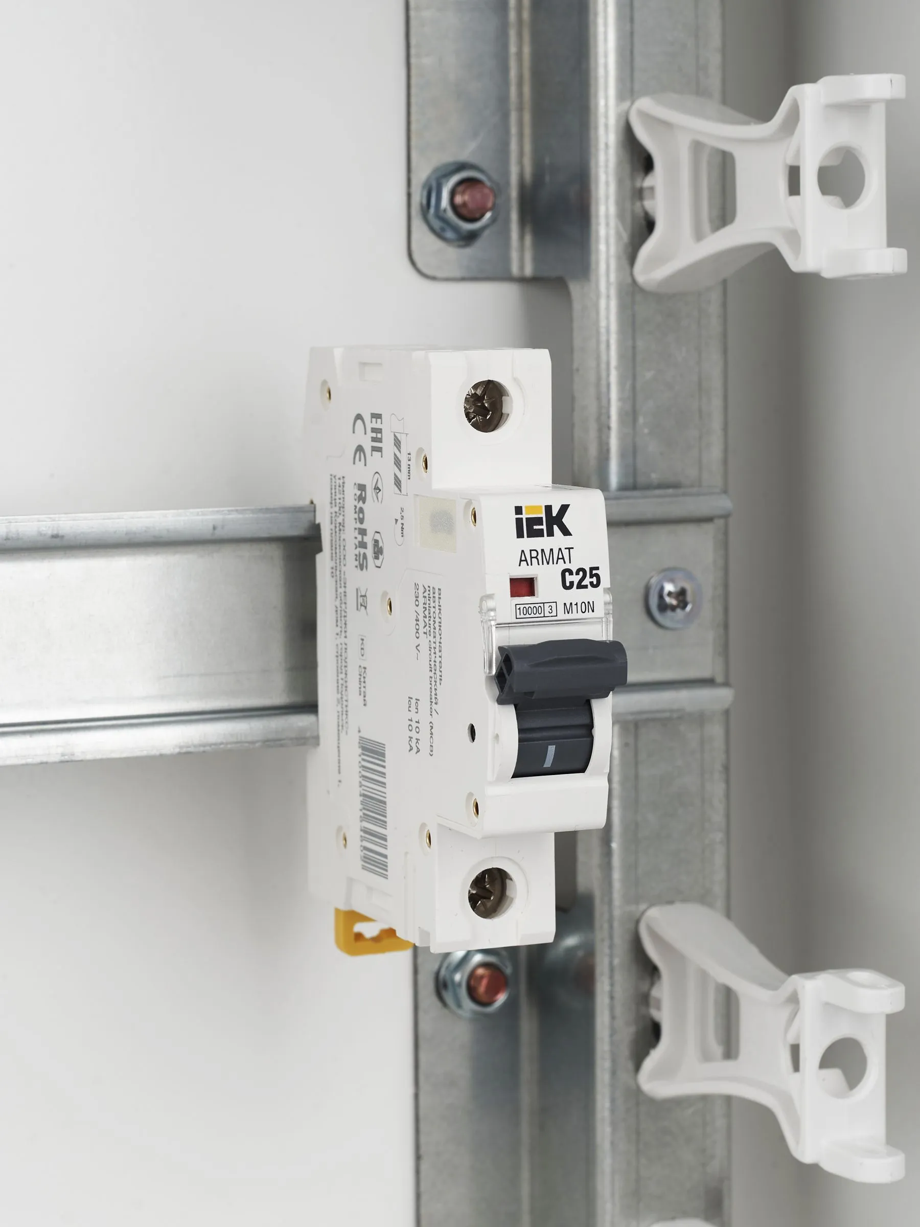 ARMAT Автоматический выключатель M10N 1P C 25А IEK - Фото 4