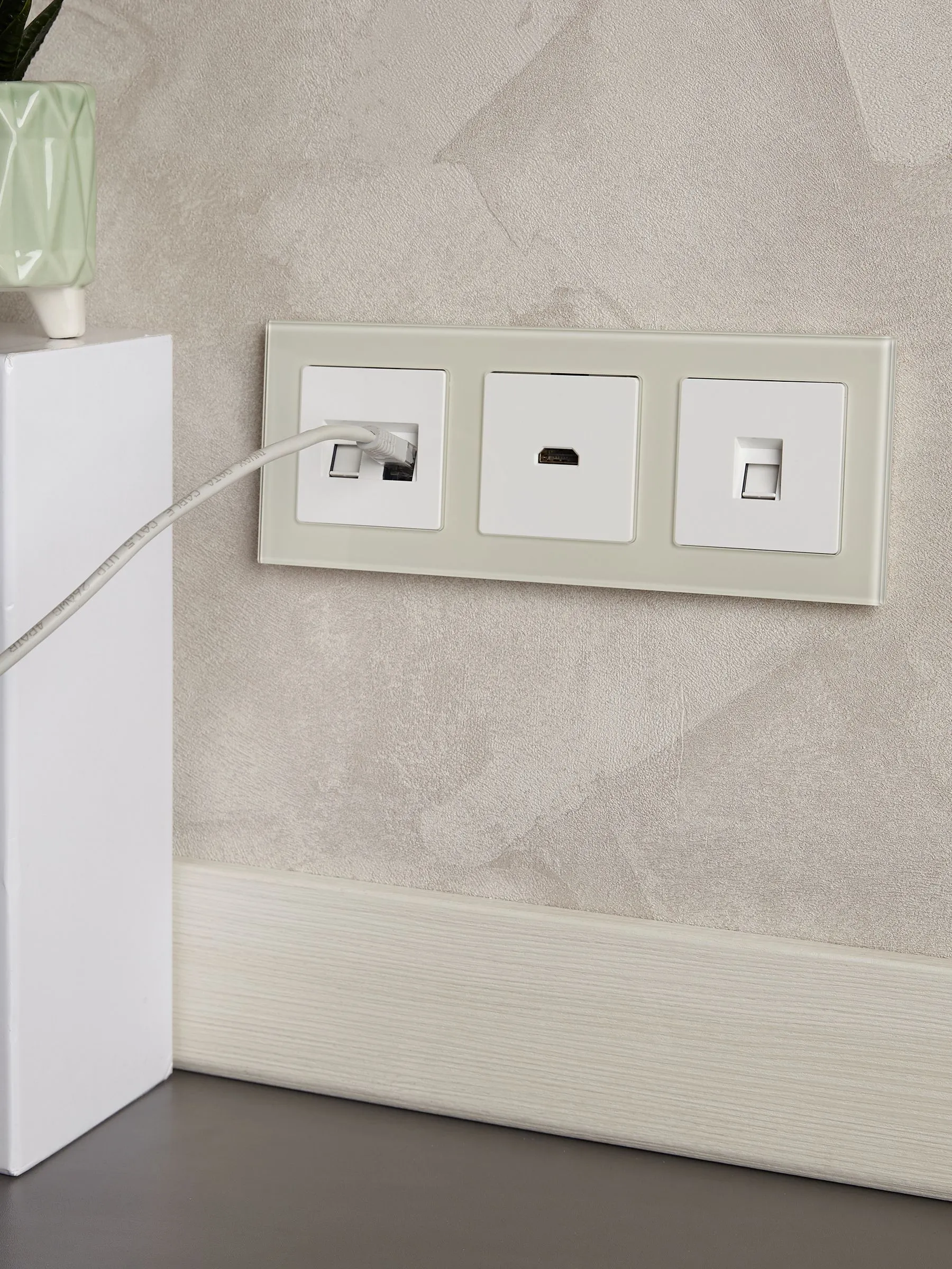 BRITE Рамка 3 -местная РУ-3-2-БрВа стекло ванильный IEK - Фото 7