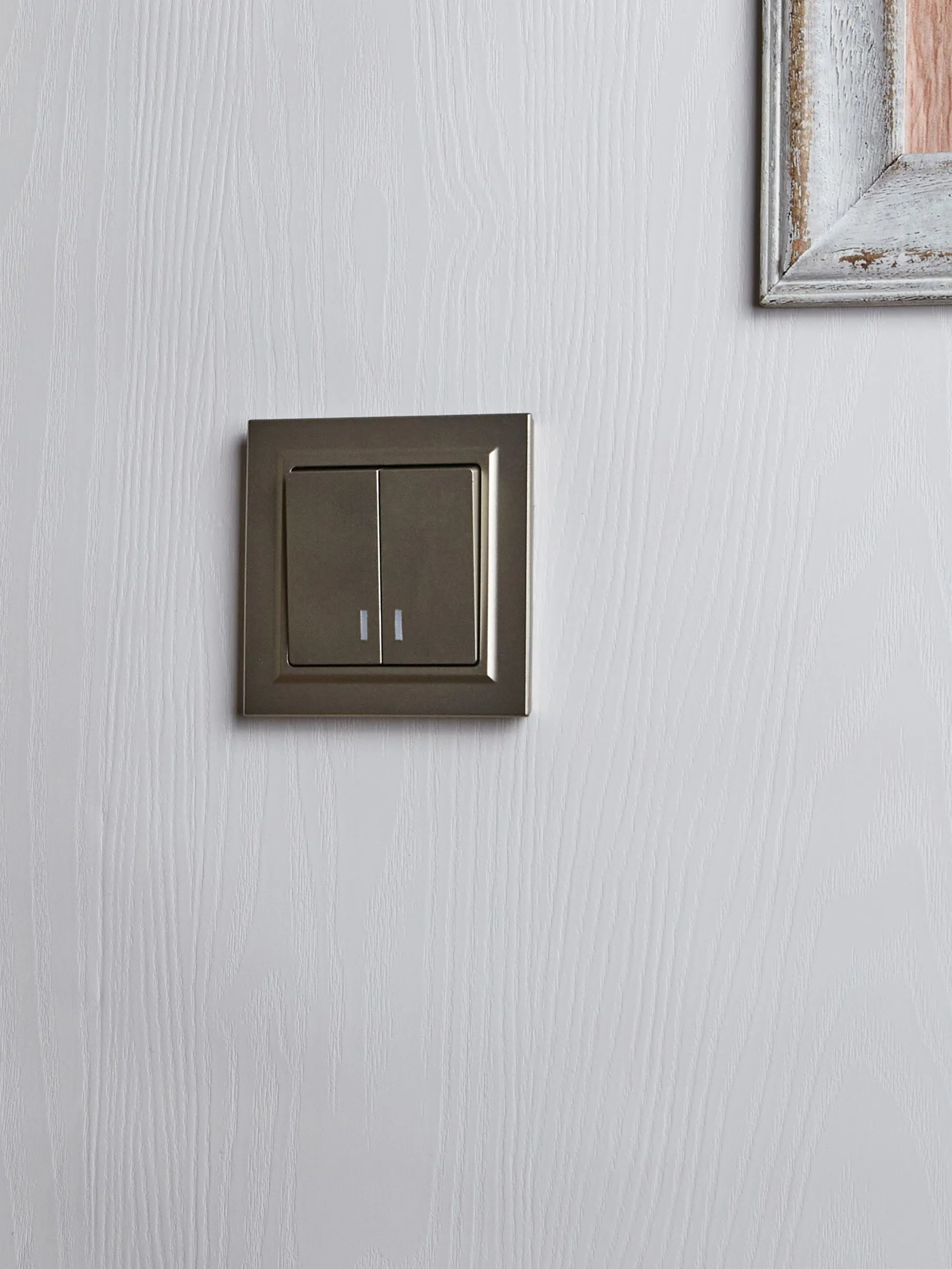 BRITE Выключатель 2-клавишный с индикацией 10А ВС10-2-1-БрШ шампань IEK - Фото 7