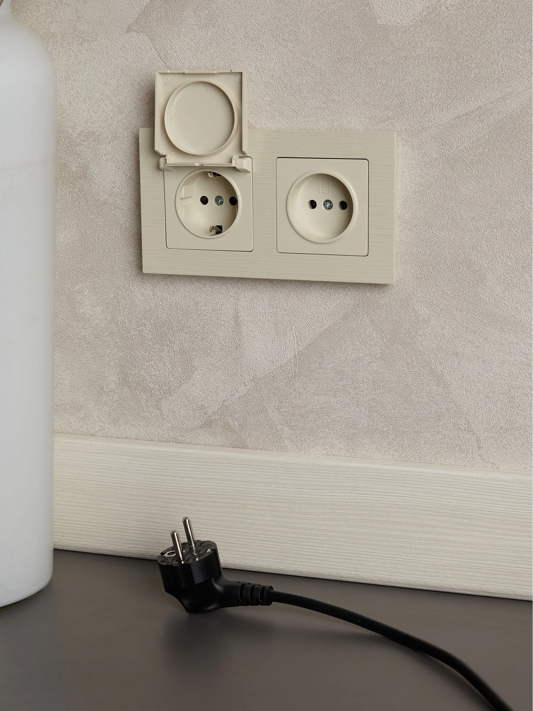 BRITE Розетка 1-местная без заземления без защитных шторок 10А РС10-1-0-БрКр бежевый IEK - Фото 6