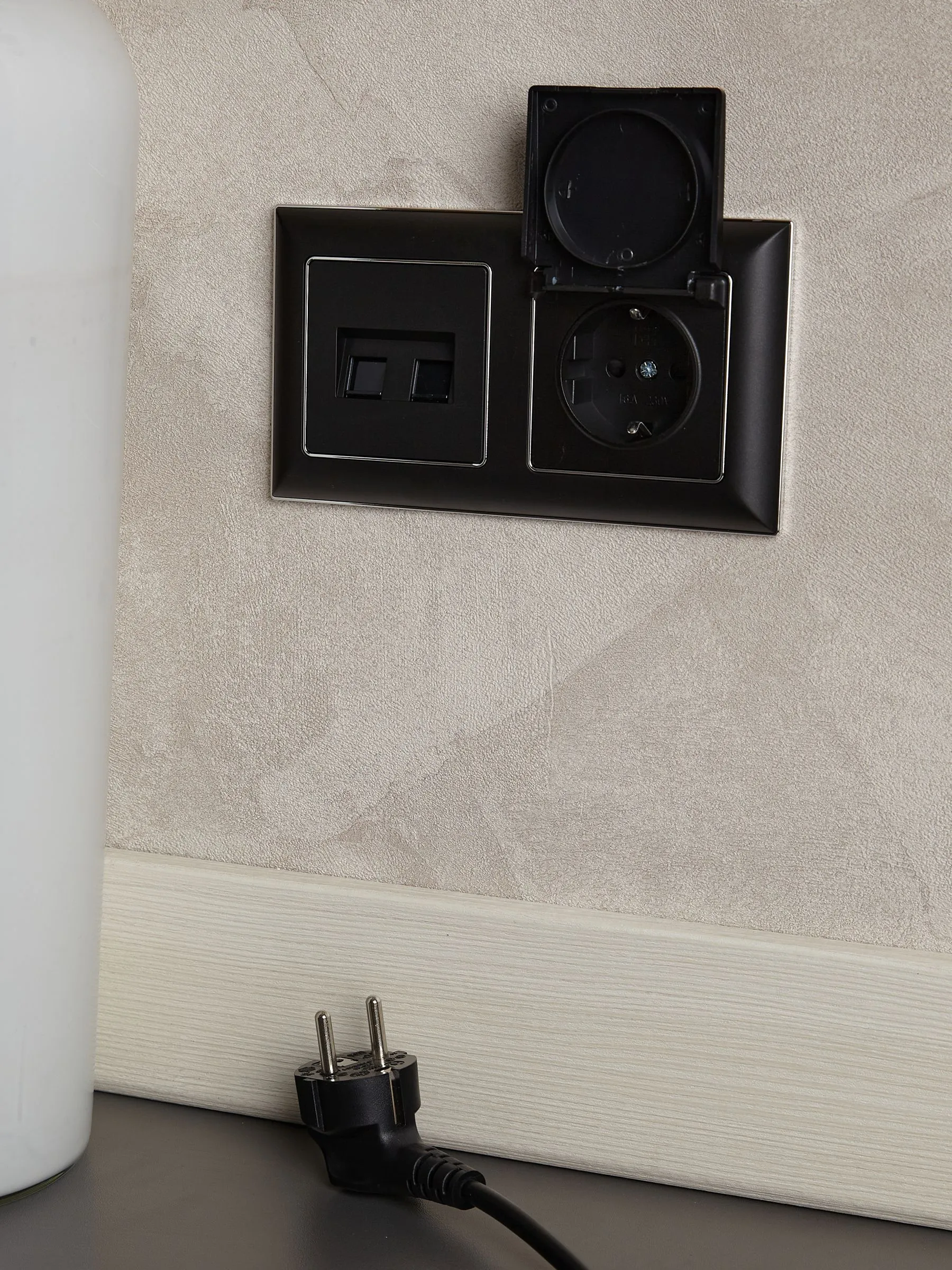 BRITE Розетка компьютерная двойная RJ45 кат.6 РК11-2-БрЧ черный IEK - Фото 6