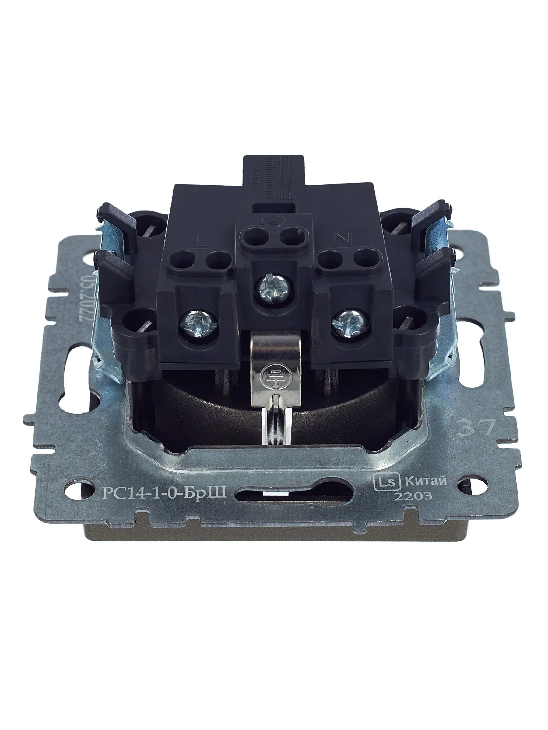 BRITE Розетка 1-местная с заземлением с защитными шторками 16А РС14-1-0-БрШ шампань IEK - Фото 4