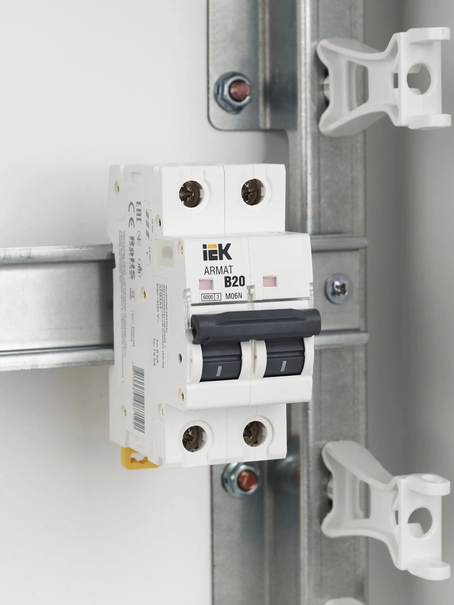 ARMAT Автоматический выключатель M06N 2P B 20А IEK - Фото 10