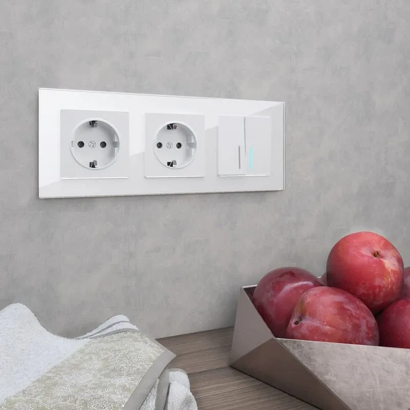 Рамка на 3 поста Favorit (белый,стекло) Werkel - Фото 2