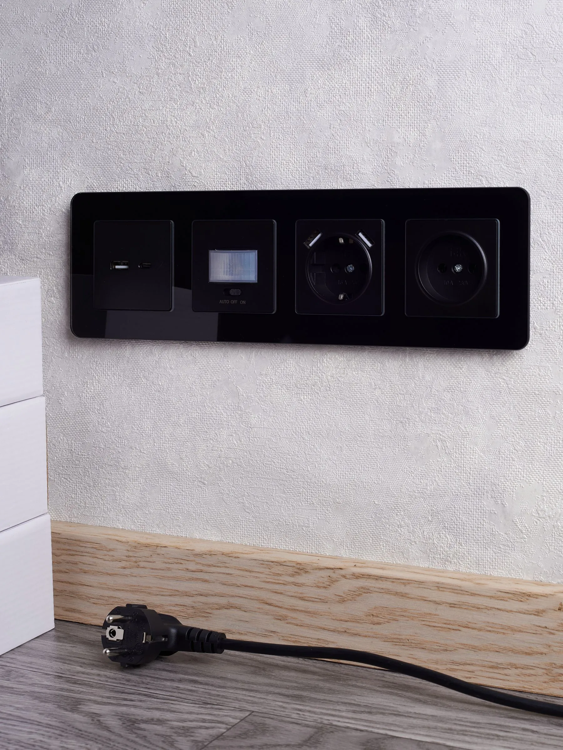 BRITE Рамка 4-местная РУ-4-2-Бр стекло черный RE IEK - Фото 4