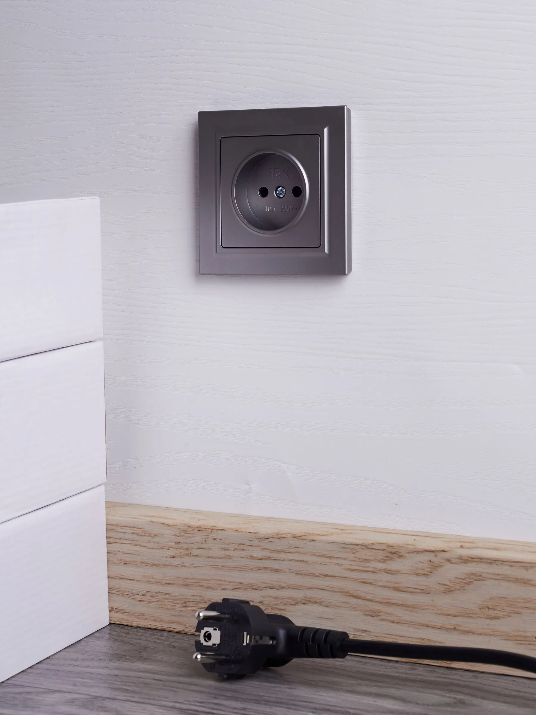 BRITE Розетка 1-местная без заземления без защитных шторок 10А в сб. РСР10-1-0-БрС сталь IEK - Фото 2