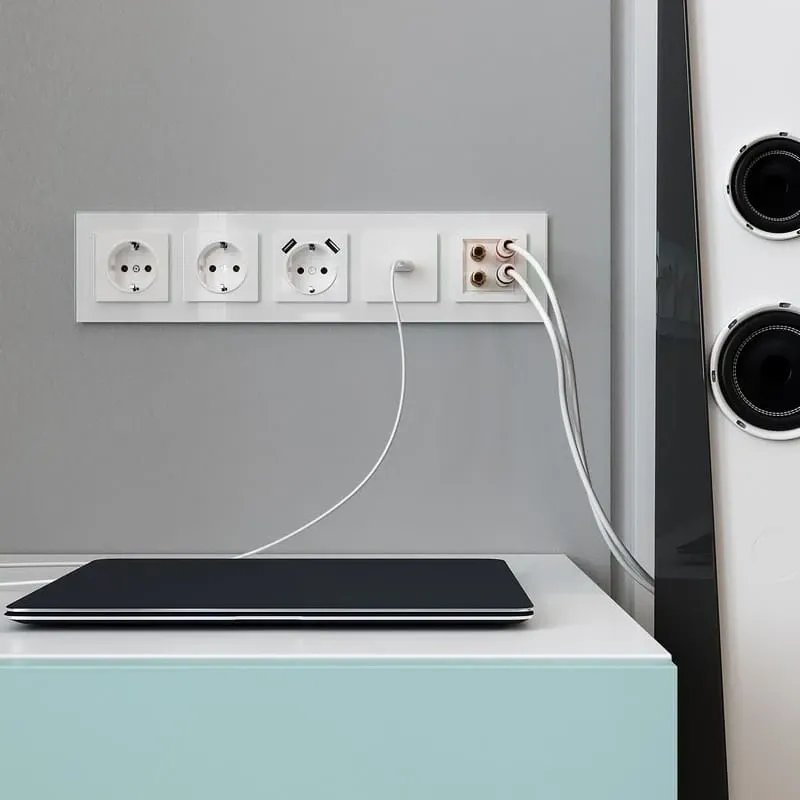 Рамка на 5 постов Favorit (белый матовый,стекло) Werkel - Фото 3