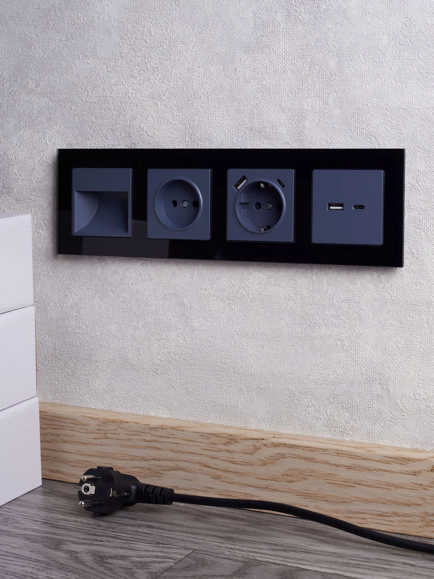 BRITE Розетка 1-местная с заземлением с защитными шторками 16А с USB A+C 18Вт РЮш11-1-БрМ маренго IEK - Фото 6