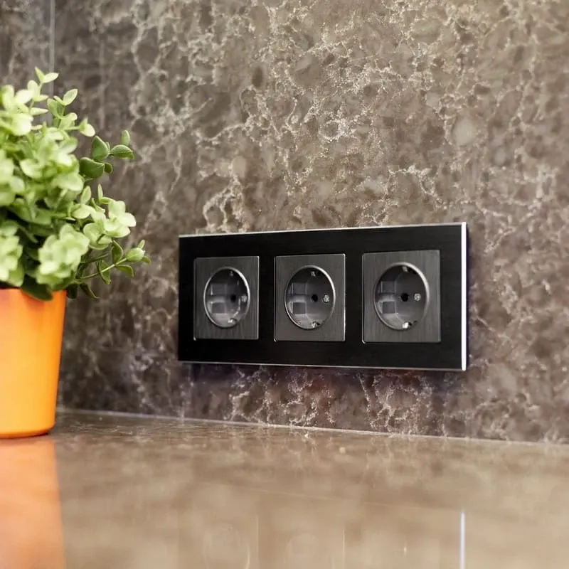 Розетка с заземлением и шторками (графит рифленый) Werkel - Фото 4