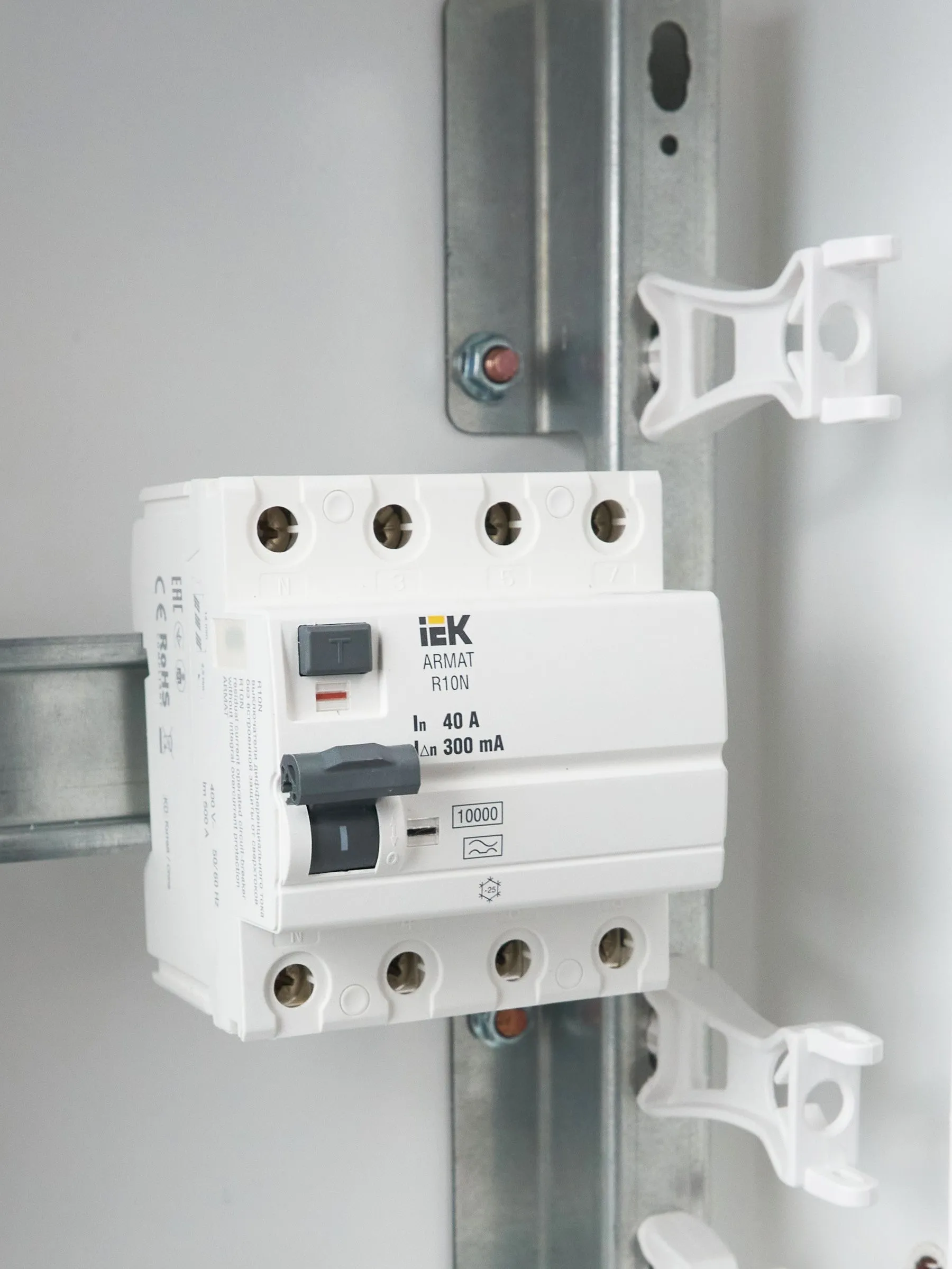 ARMAT Выключатель дифференциального тока R10N 4P 40А 300мА тип A IEK - Фото 3