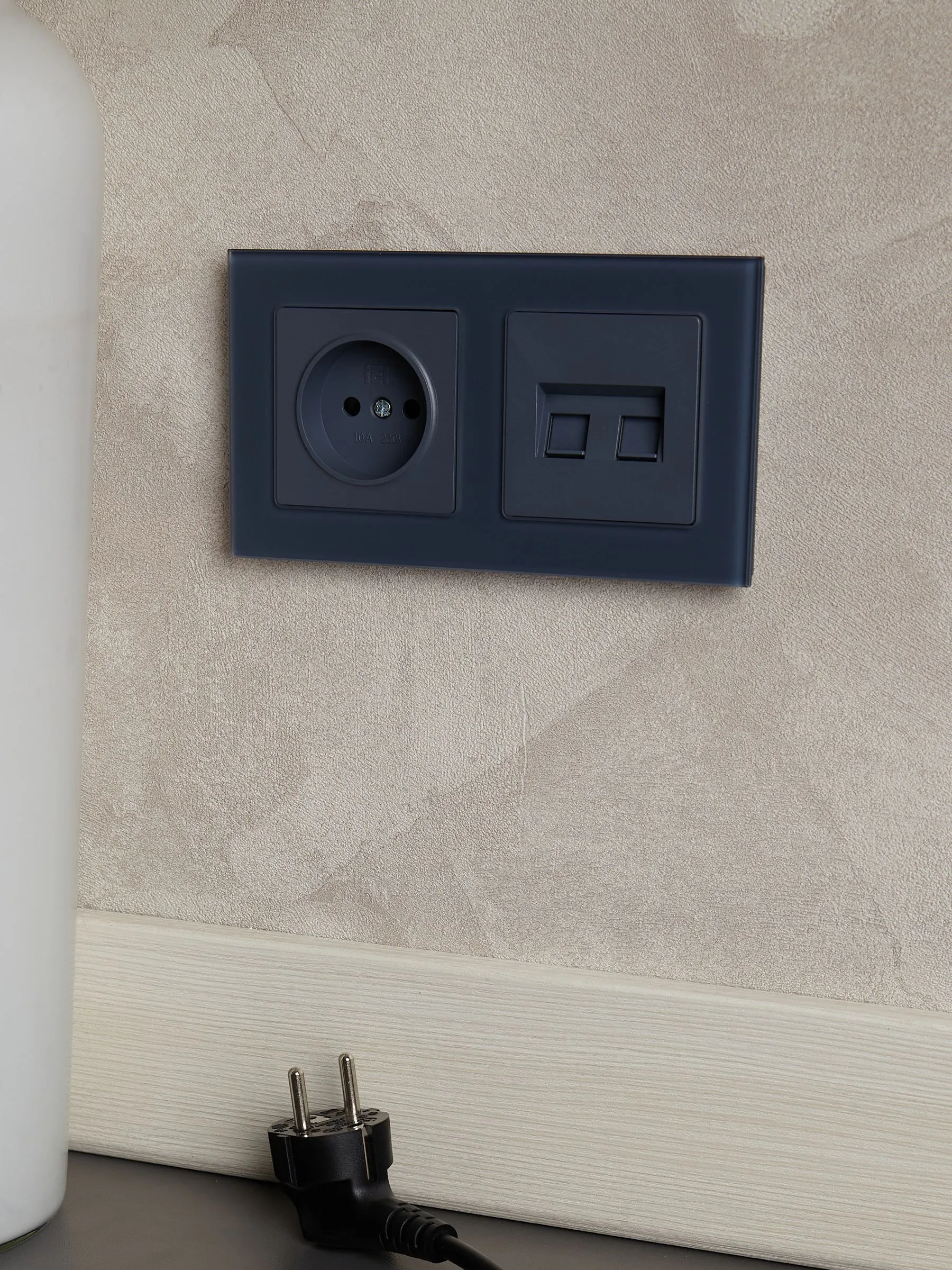 BRITE Розетка 1-местная без заземления с защитными шторками 10А РСш10-2-БрМ маренго IEK - Фото 8