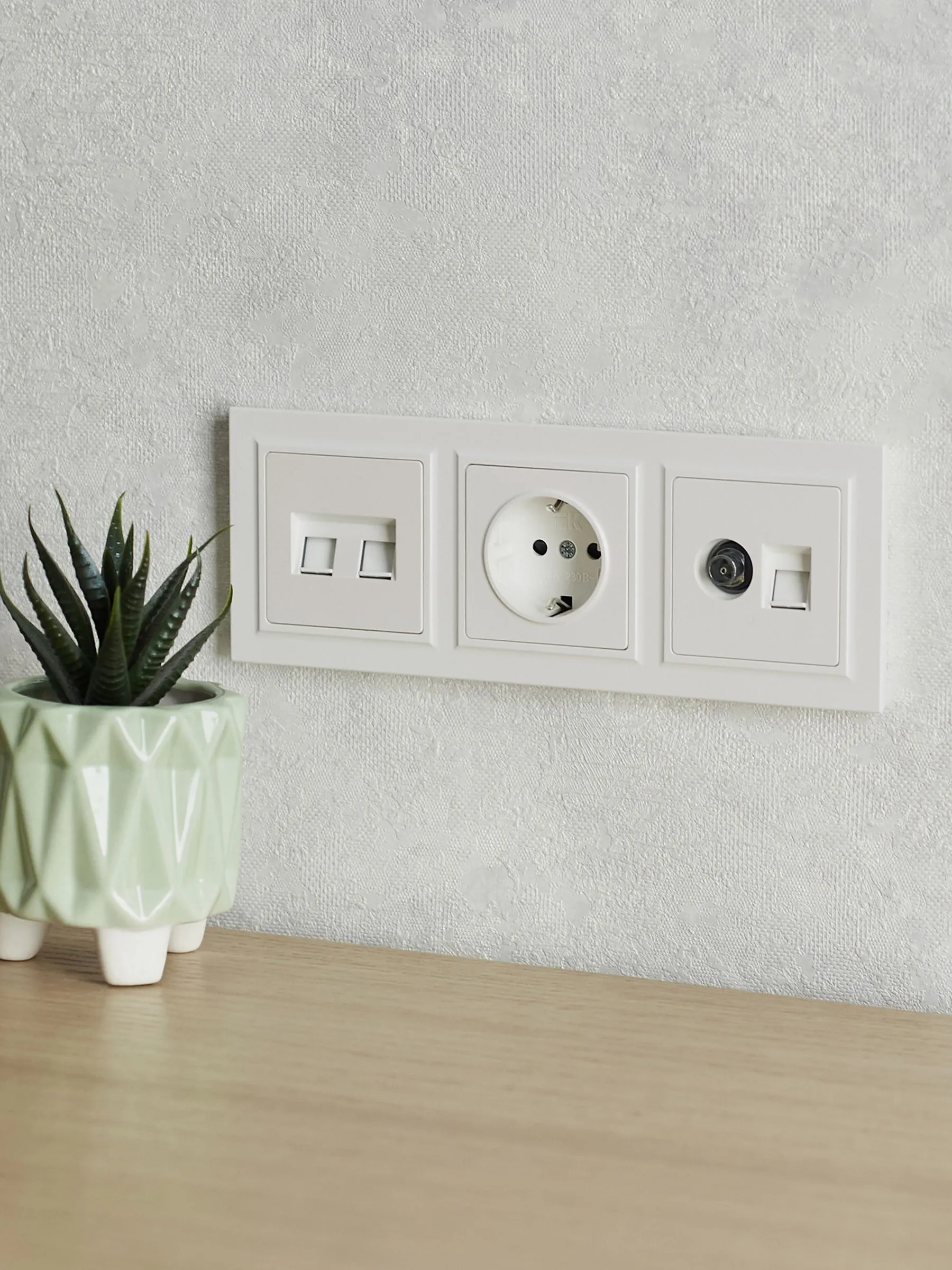 BRITE Рамка 3-местная РУ-3-БрЖ жемчуг IEK - Фото 6