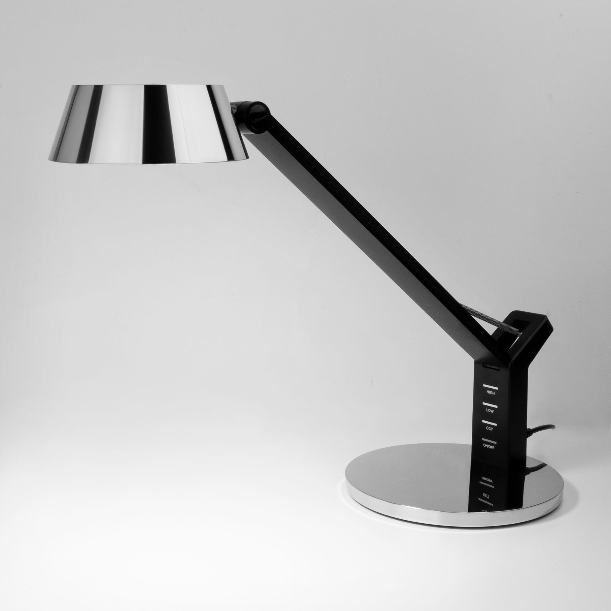 Светодиодная настольная лампа 80426/1 черный / серебро  Eurosvet