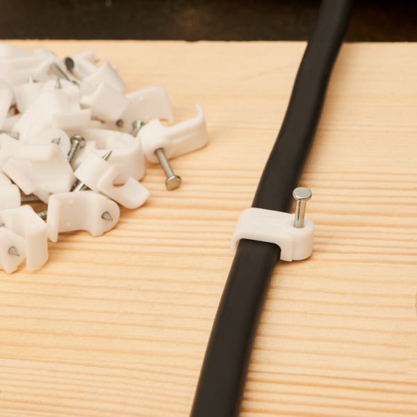 Крепеж кабеля плоский 10 х 4 мм, белый (упак. 50 шт)  REXANT - Фото 3
