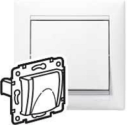 VALENA DIY Розетка 1-местная с заземлением с защитными шторками и крышкой 16А IP20 белый 694270
