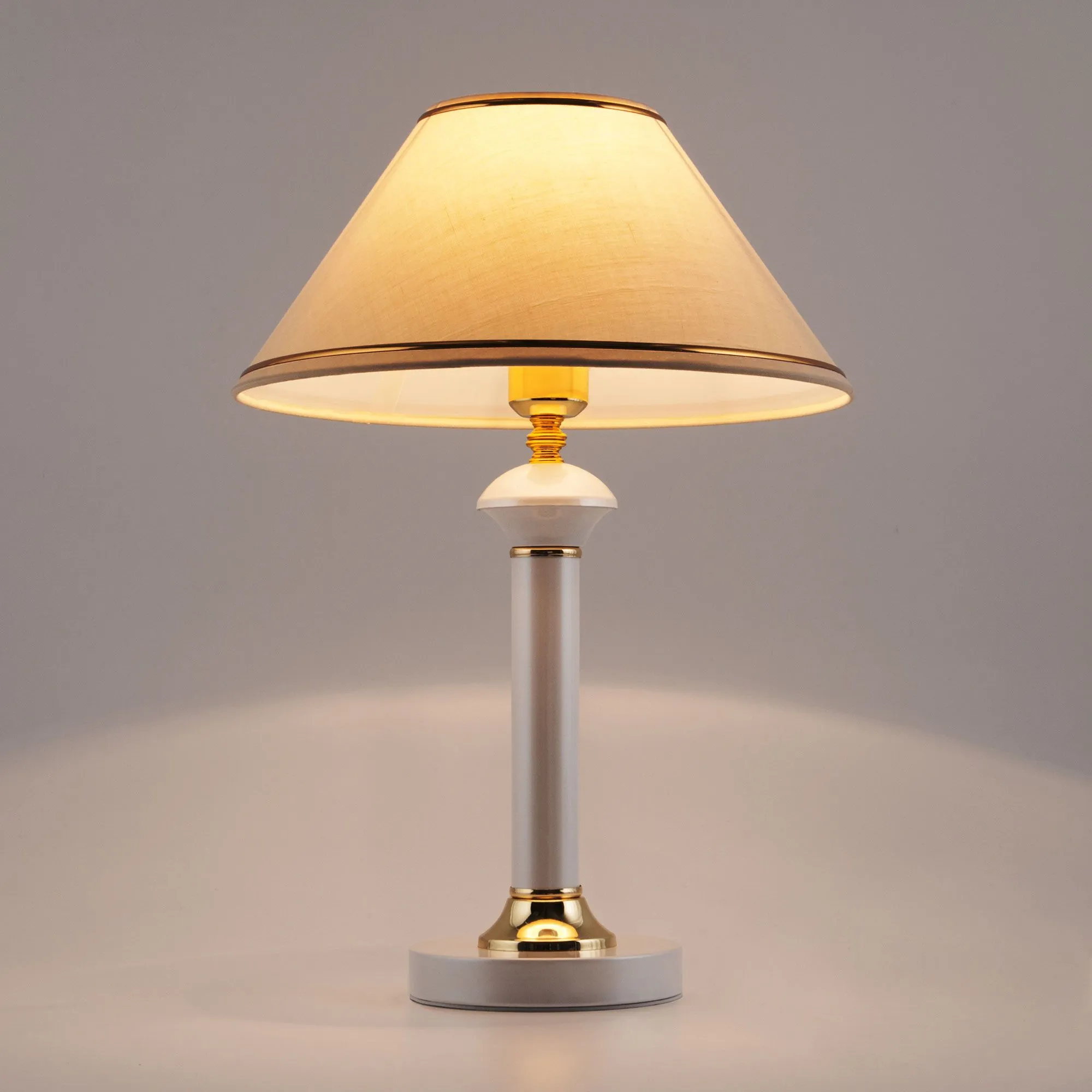 Настольная лампа с абажуром 60019/1 глянцевый белый Eurosvet - Фото 4